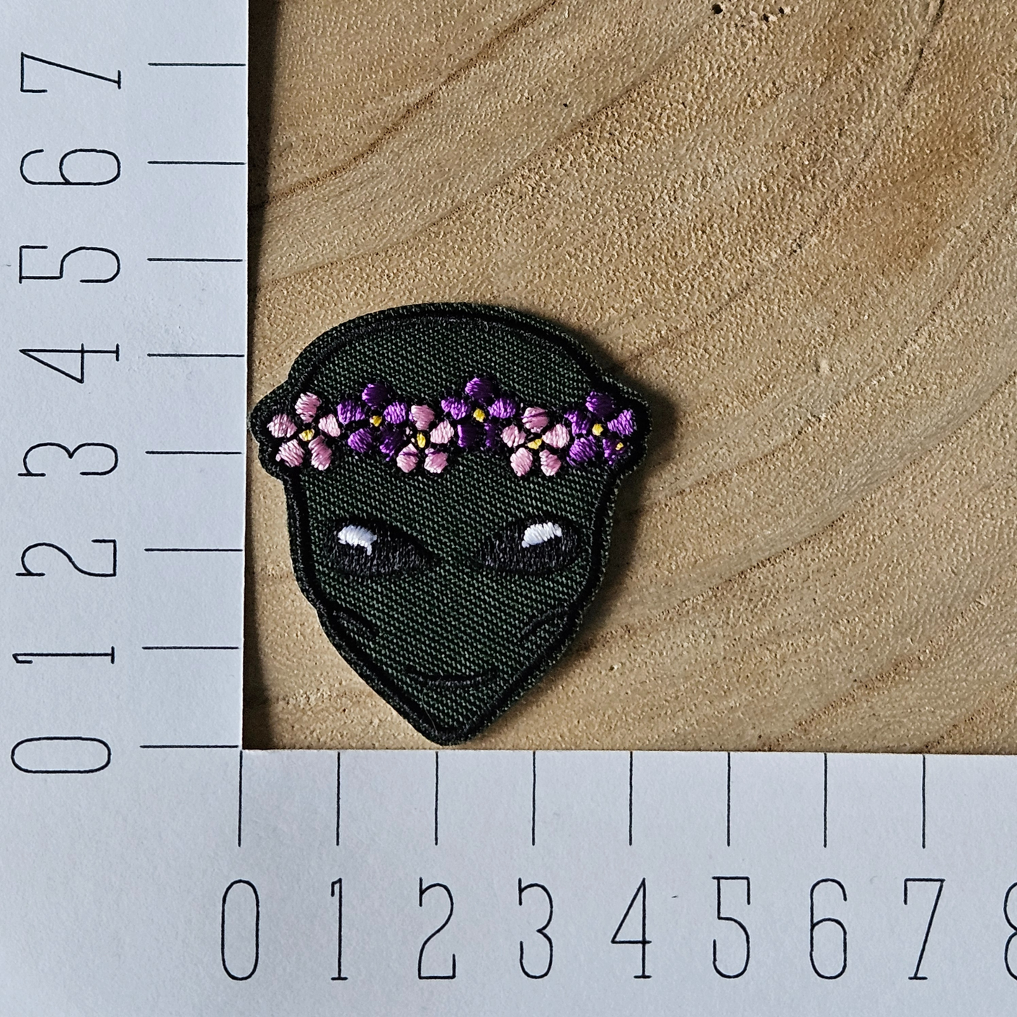 Strijk embleem - Iron on Patch - Alien met bloemenkrans