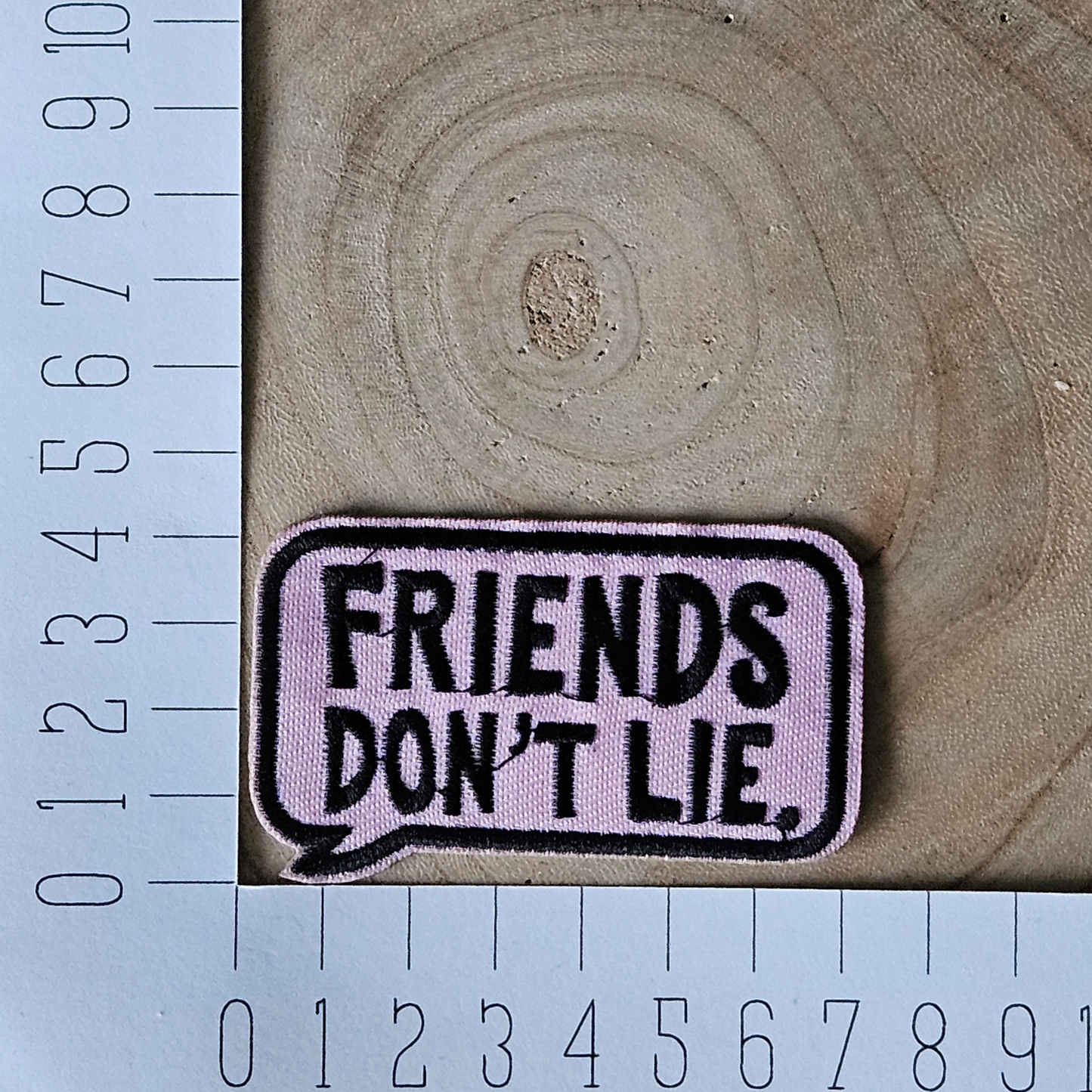 Strijk embleem - Iron on Patch - Friends don't lie