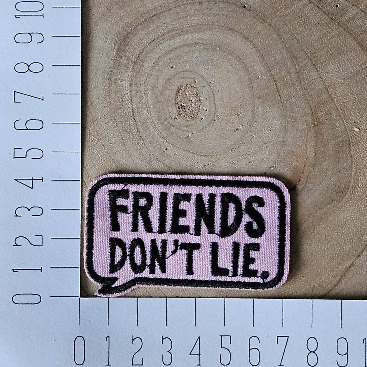 Strijk embleem - Iron on Patch - Friends don't lie