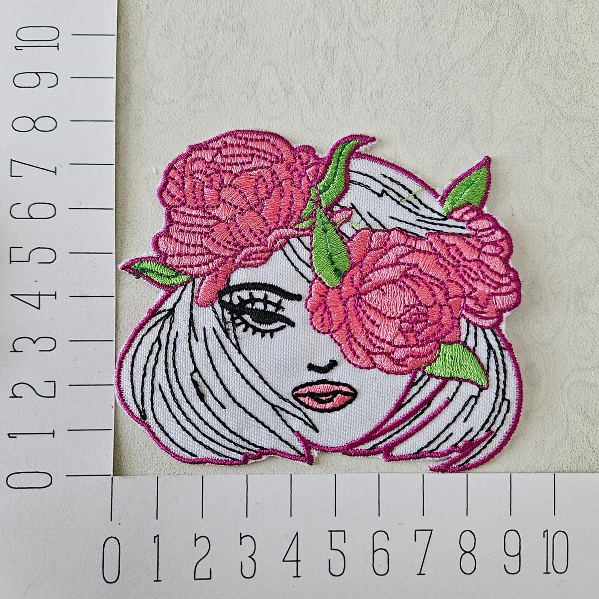 Strijk embleem - Iron on Patch - Meisje met bloemen