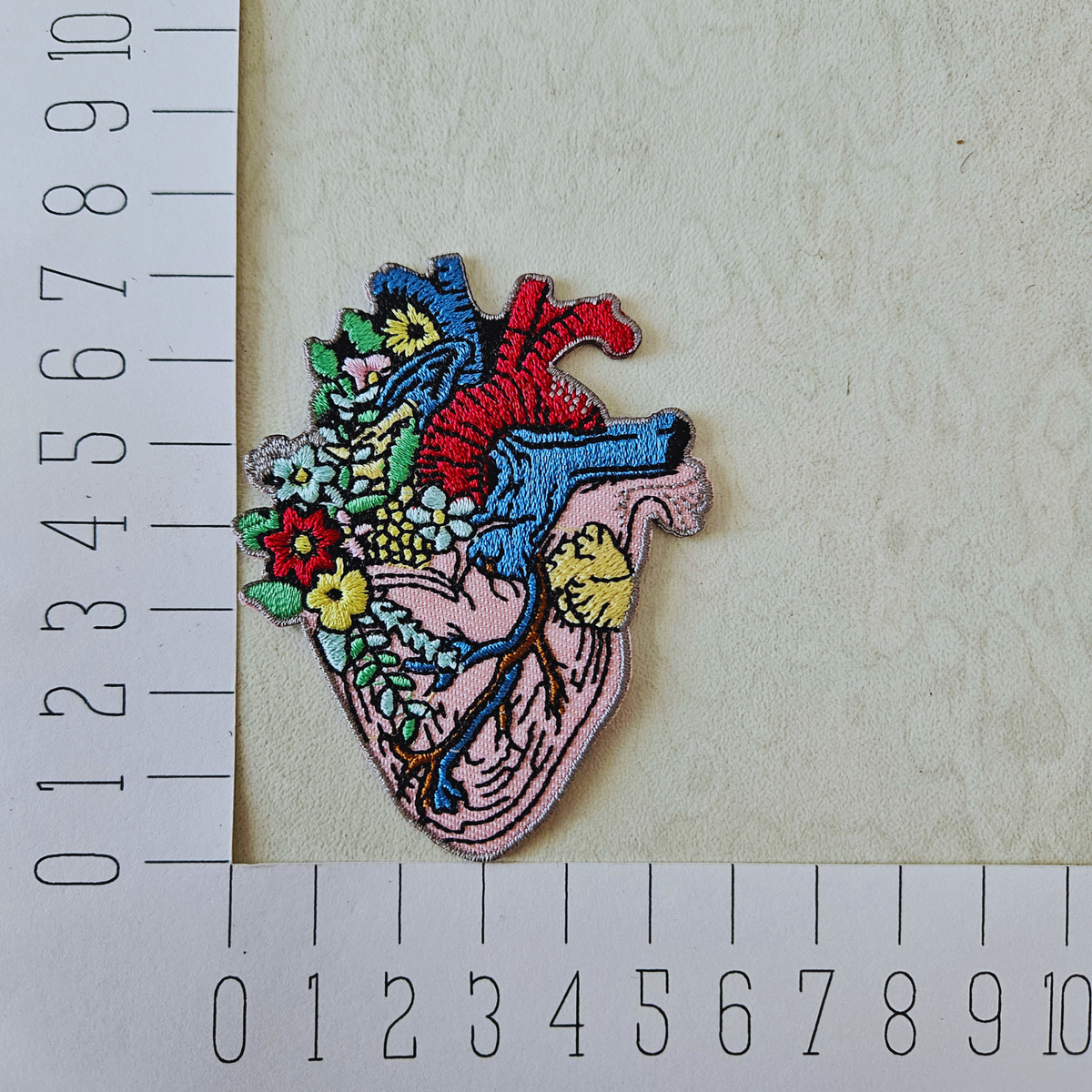 Strijk embleem - Iron on Patch - Hart met bloemen
