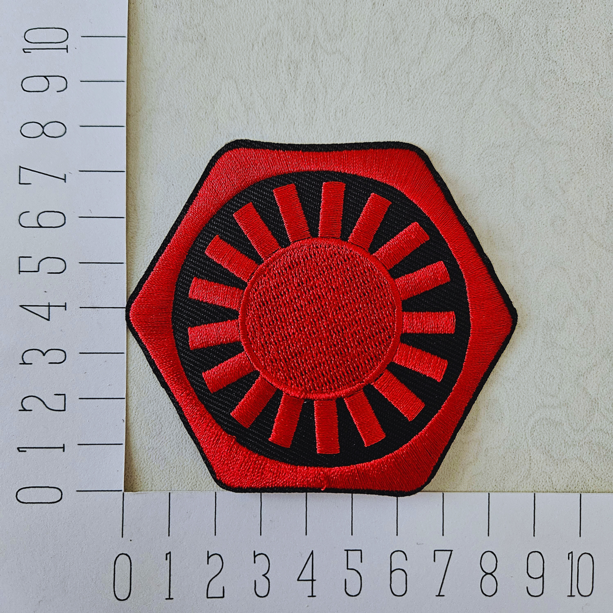 Strijk embleem - Iron on Patch - Rode zon