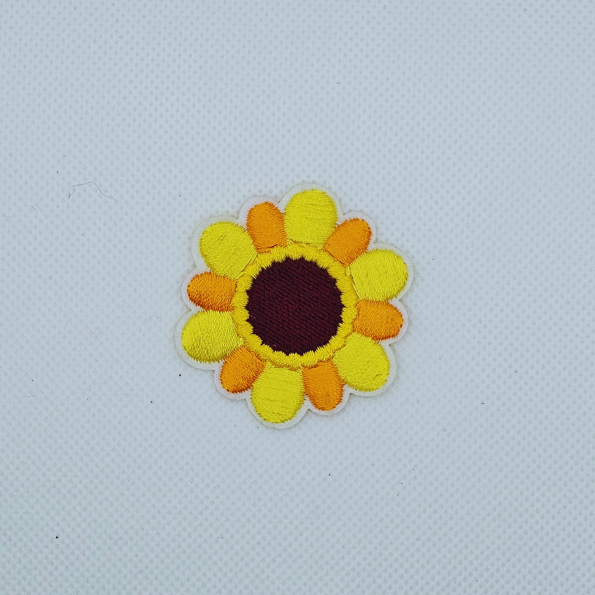 Strijk embleem - Iron on Patch - Geel bloemetje