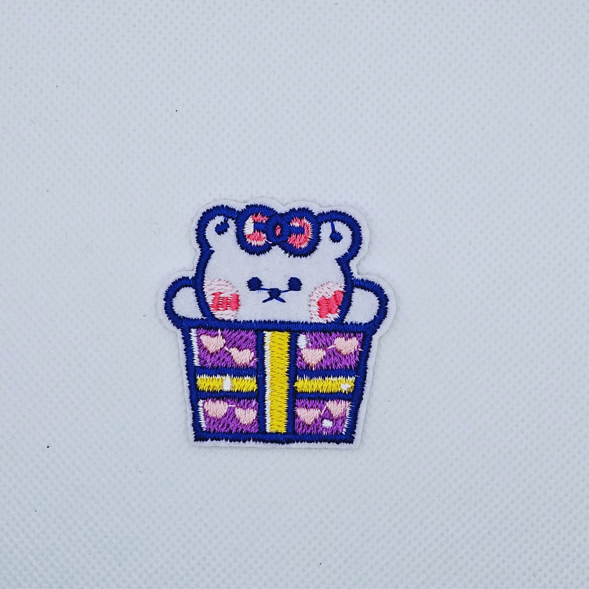 Strijk embleem - Iron on Patch - Beertje in cadeau box