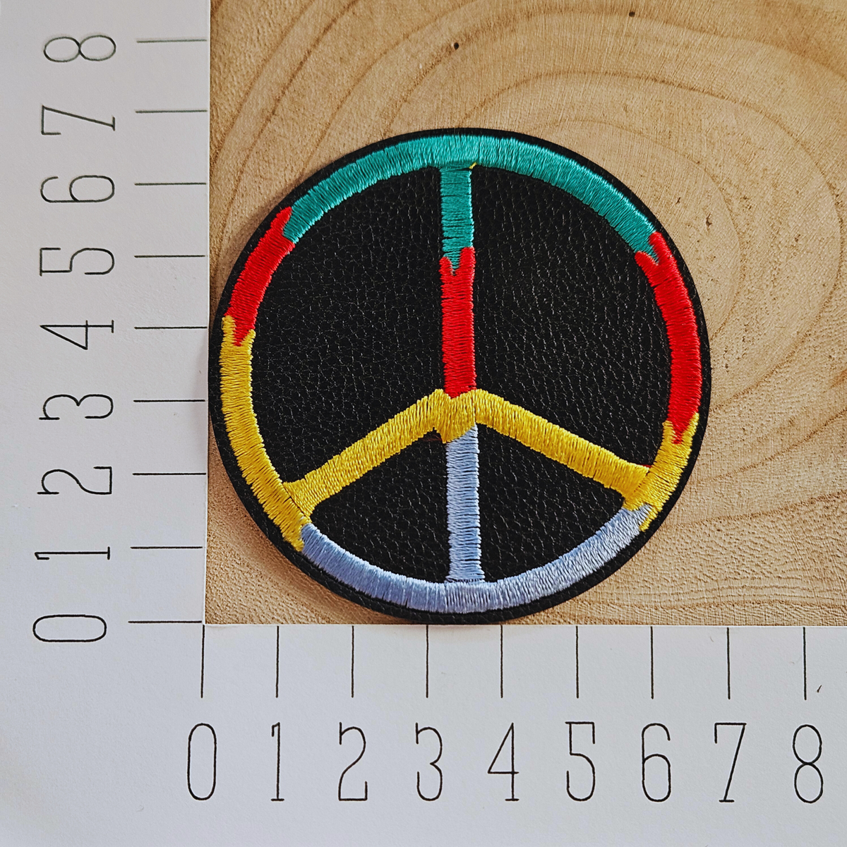 Strijk embleem - Iron on Patch - Regenboog vredes teken