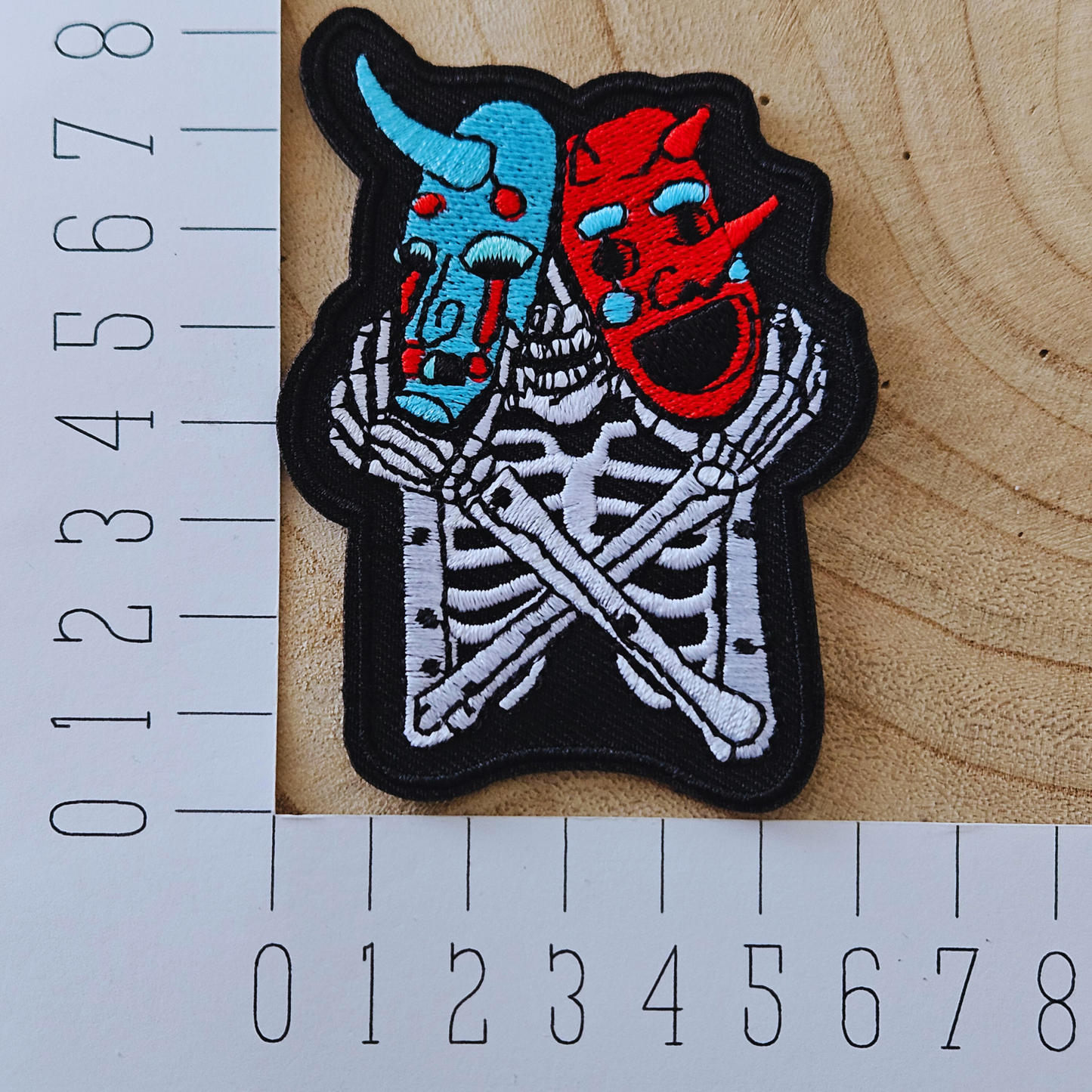 Strijk embleem - Iron on Patch - Skelet met maskers