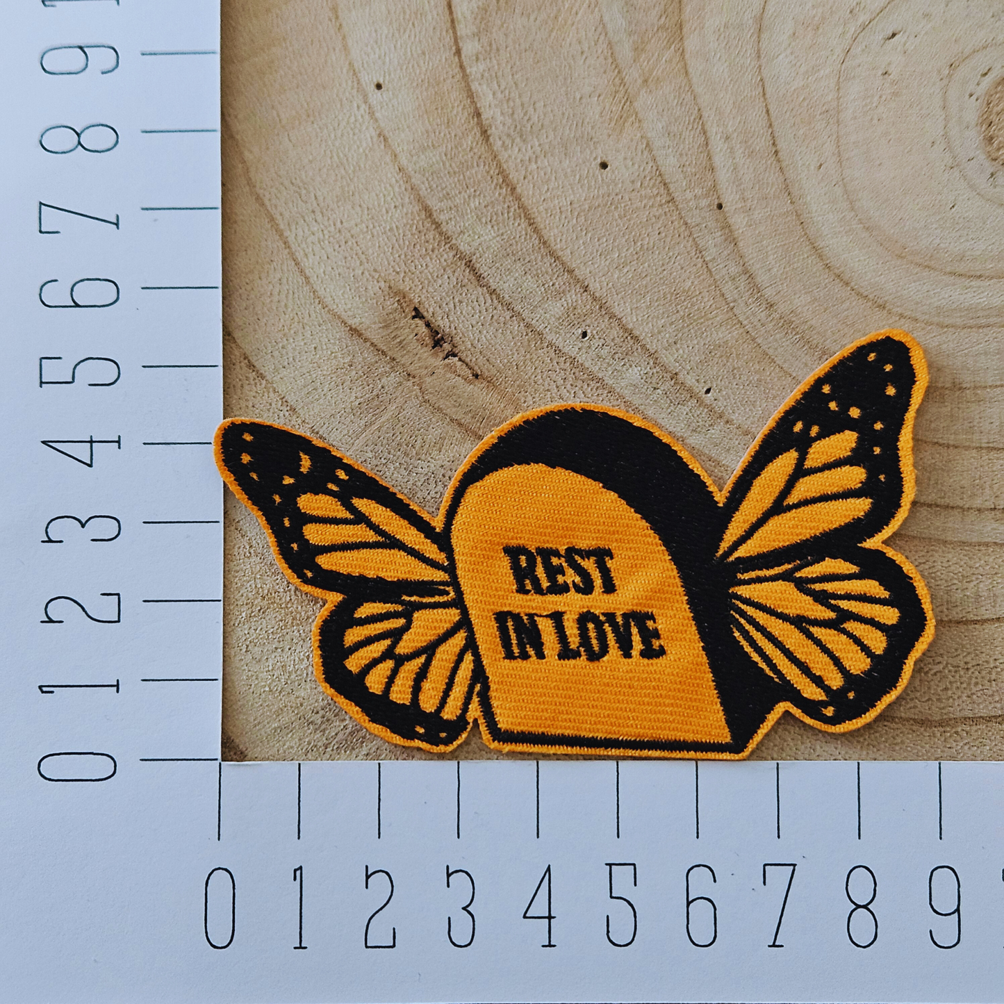 Strijk embleem - Iron on Patch - Vlinder grafsteen Rest in love