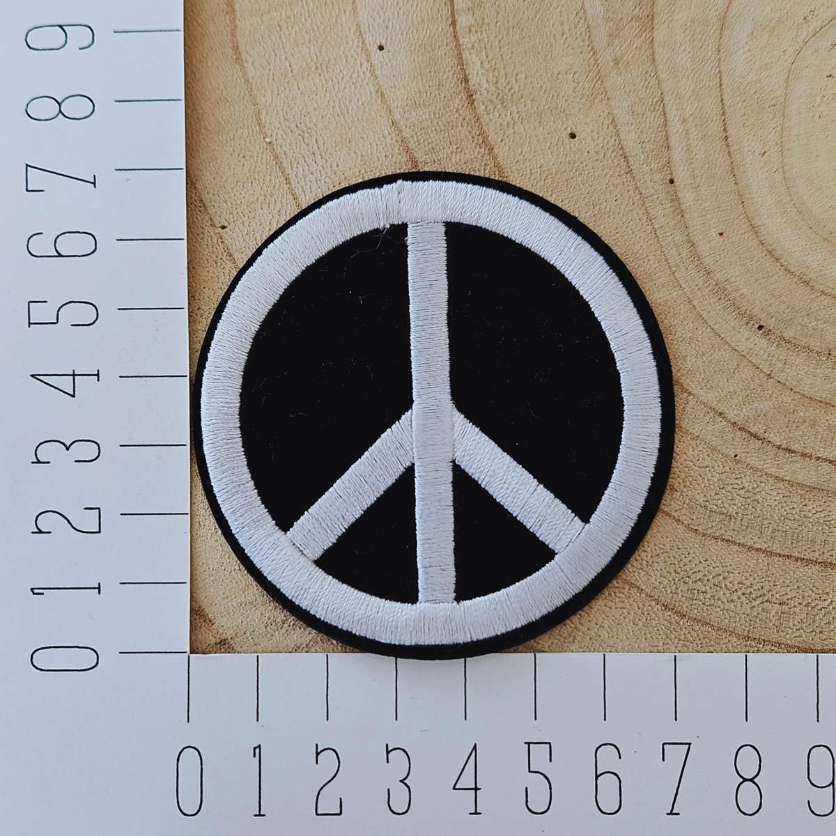 Strijk embleem - Iron on Patch - Vredesteken wit