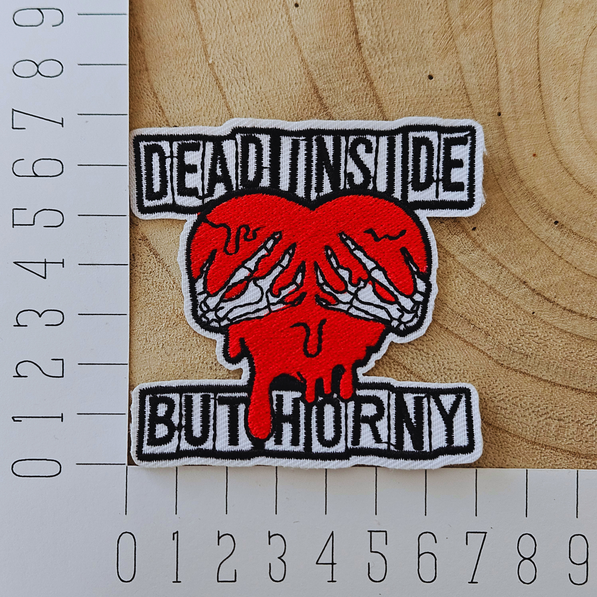 Strijk embleem - Iron on Patch - Dead inside but horny