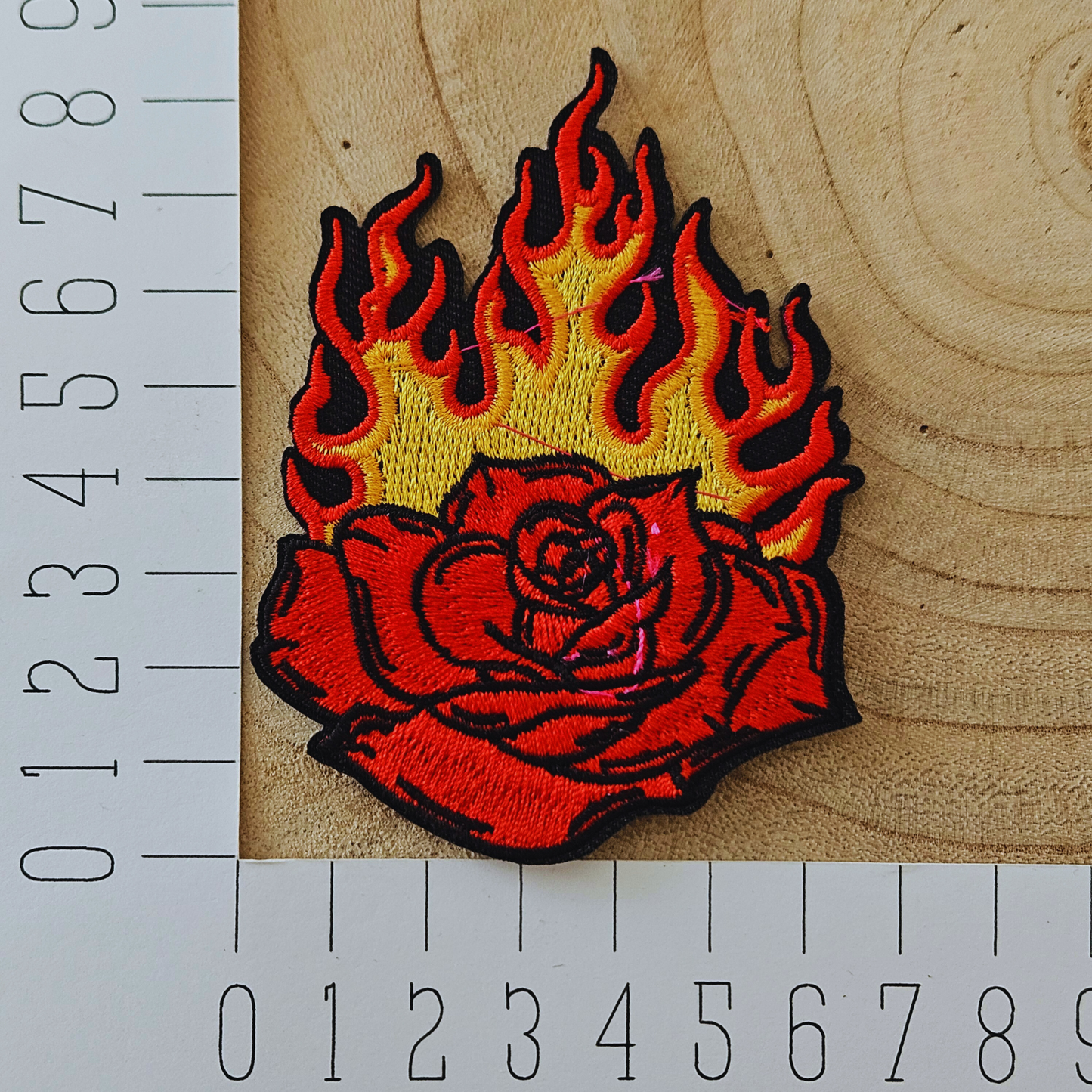 Strijk embleem - Iron on Patch - Vuur roos