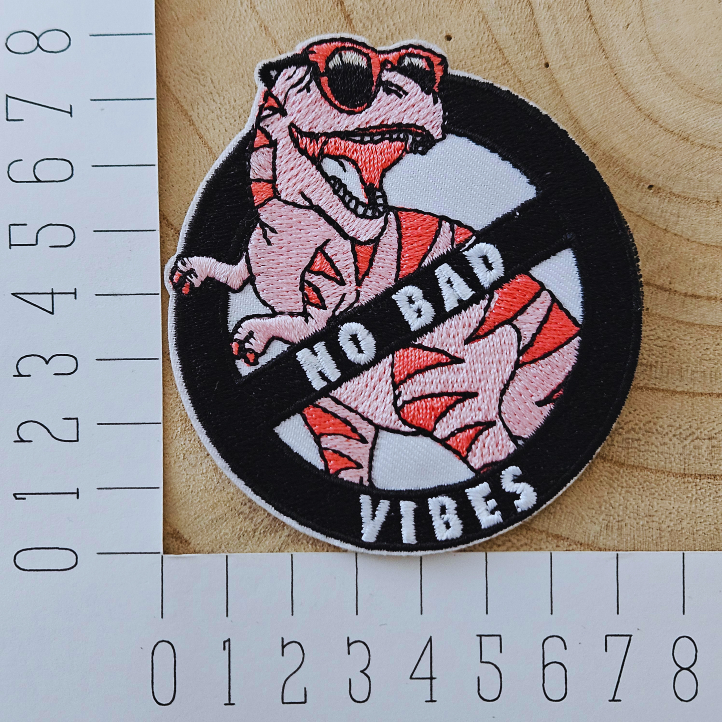 Strijk embleem - Iron on Patch - Dino no bad vibes