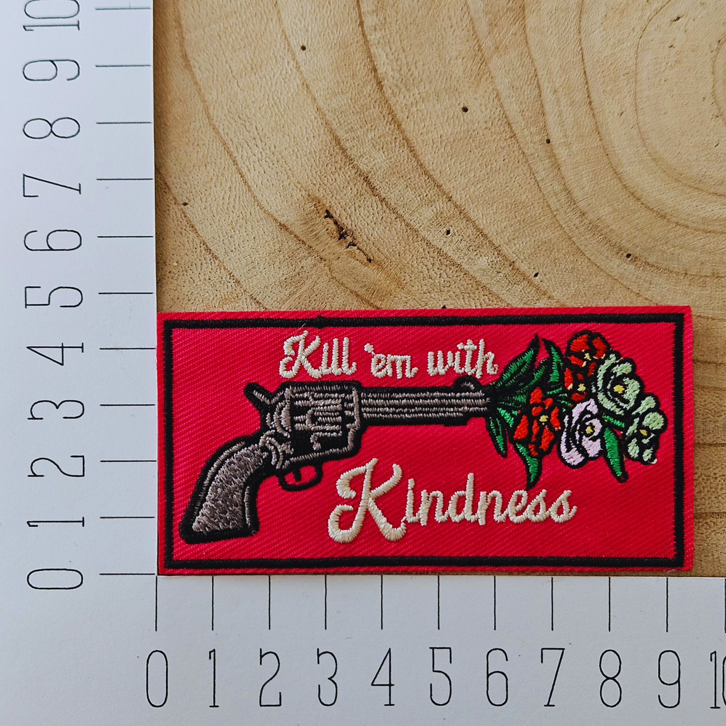 Strijk embleem - Iron on Patch - Pistool Kill em with kindness