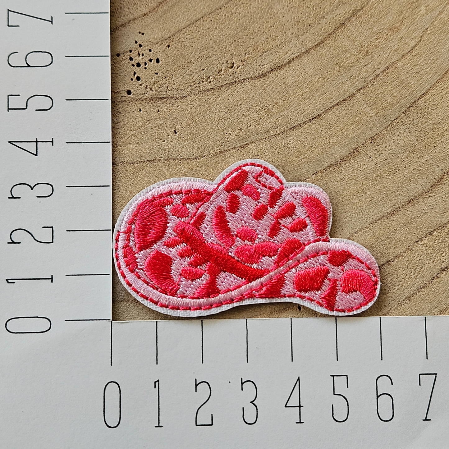 Strijk embleem - Iron on Patch - Roze cowboy hoed vlekker print