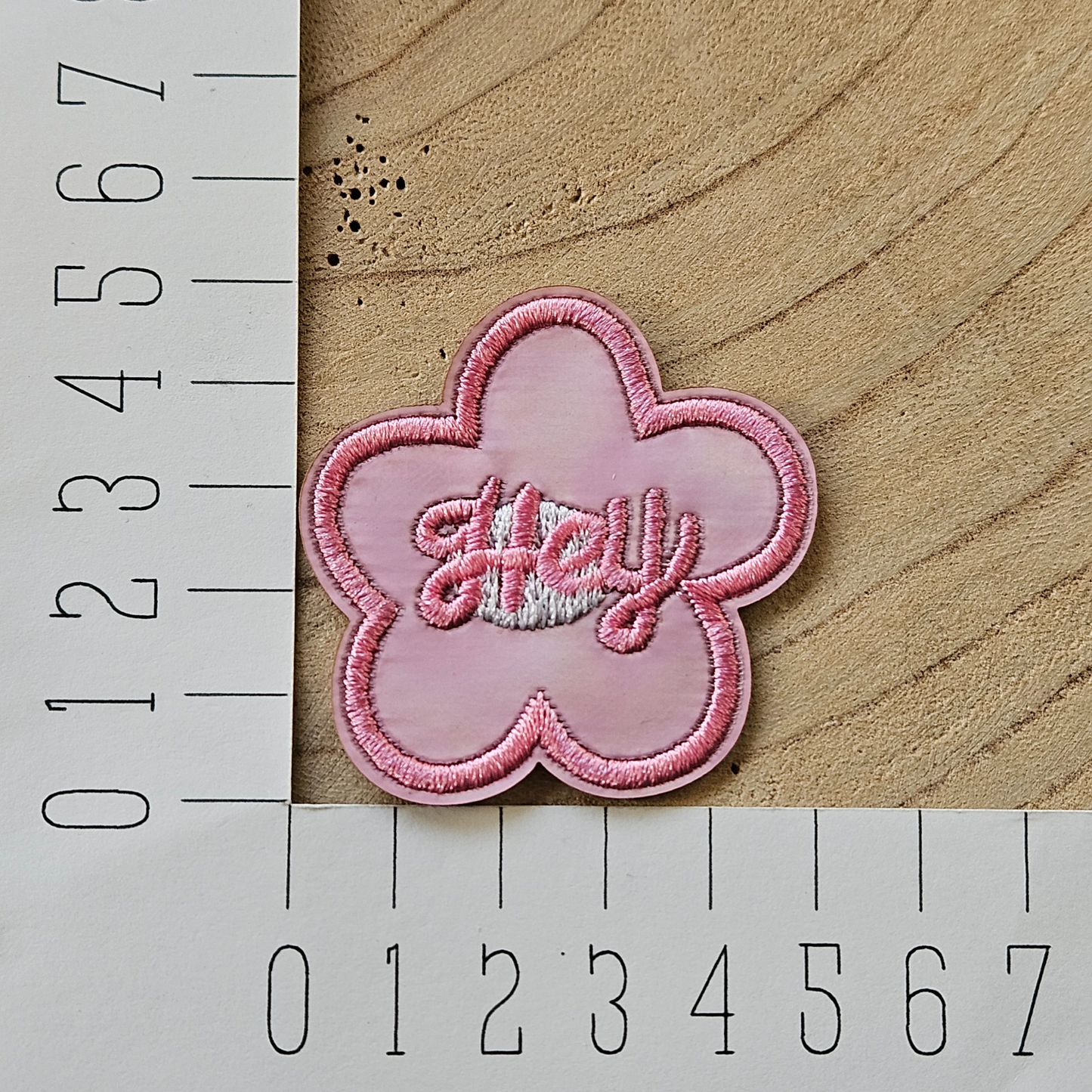 Strijk embleem - Iron on Patch - Roze bloem Hey