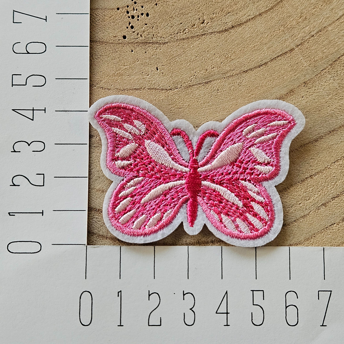 Strijk embleem - Iron on Patch - Roze vlinder