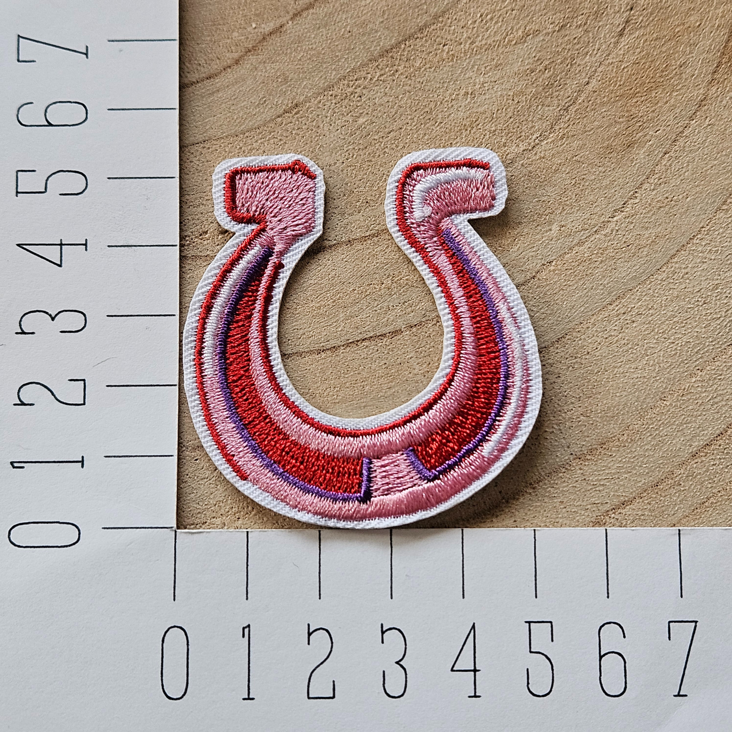 Strijk embleem - Iron on Patch - Roze hoefijzer