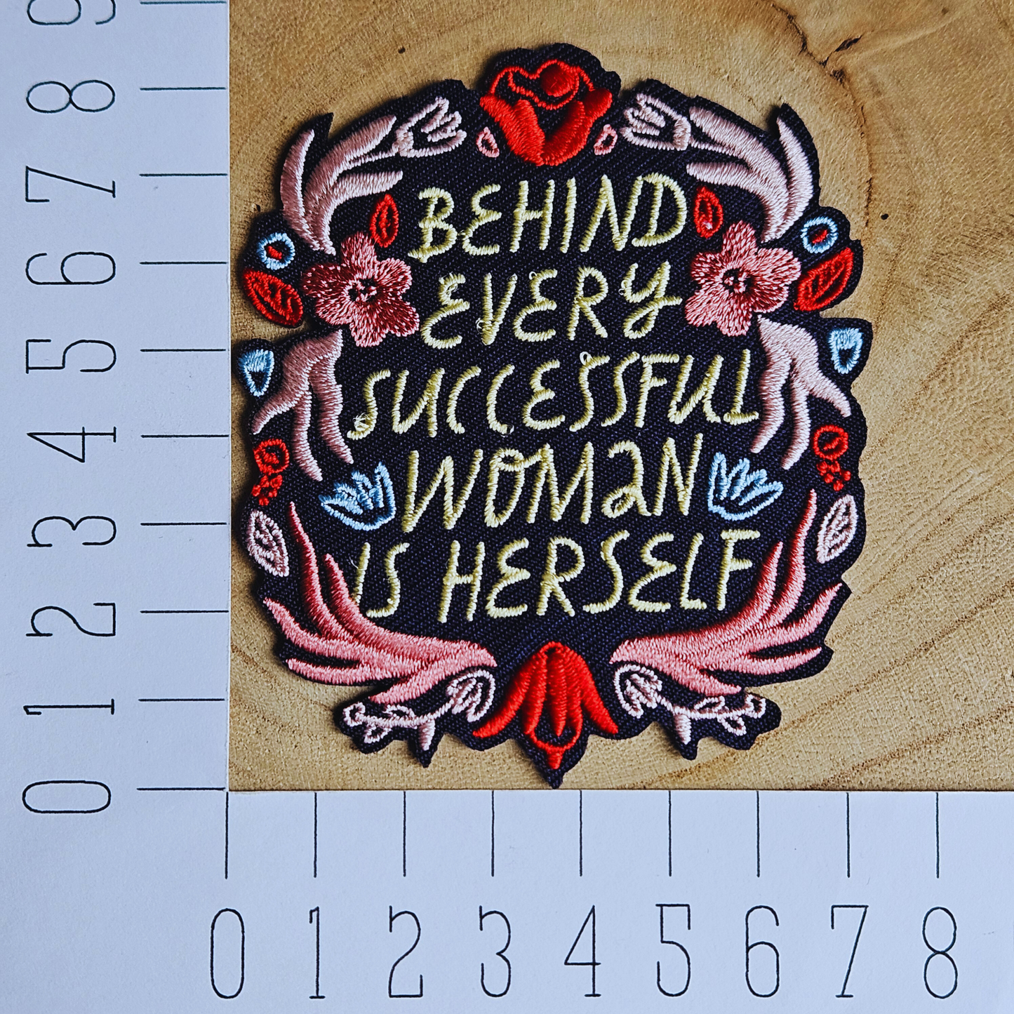 Strijk embleem - Iron on Patch - Behind every successfull woman is herself