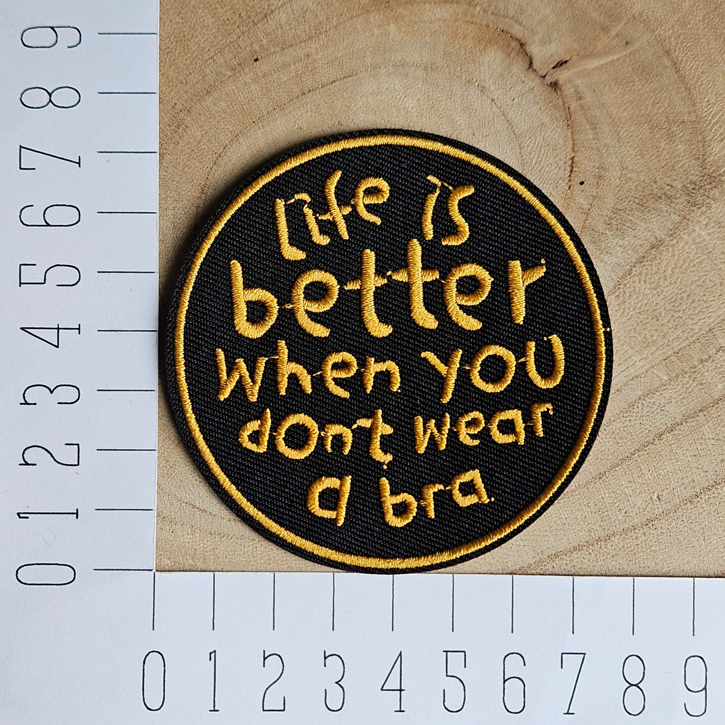 Strijk embleem - Iron on Patch - Life is better when you don't wear a bra