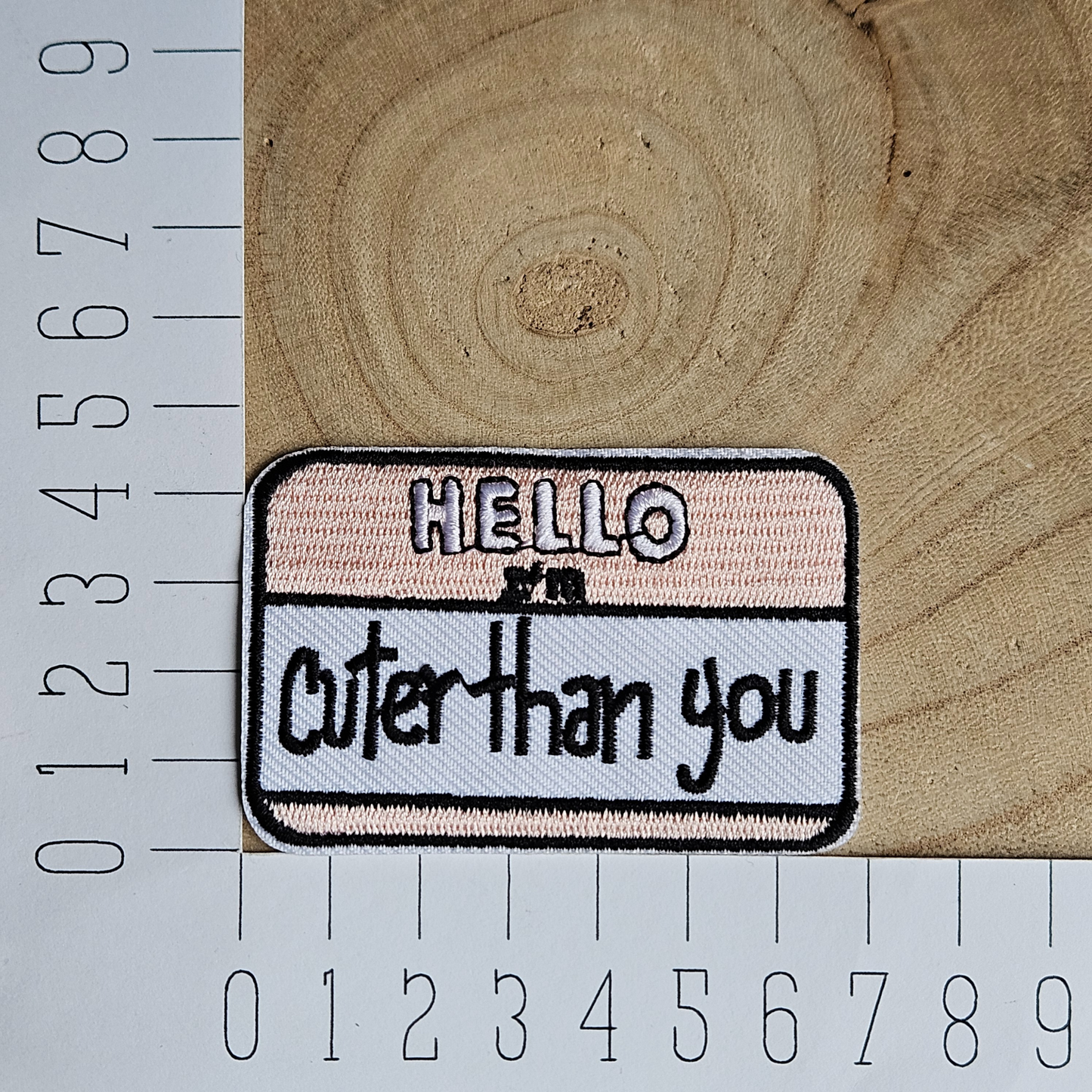 Strijk embleem - Iron on Patch - Hello i'm cuter than you