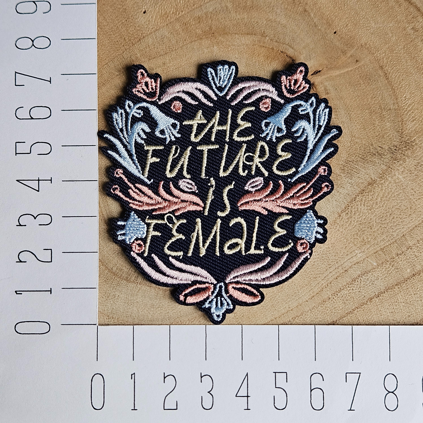 Strijk embleem - Iron on Patch - The future is female