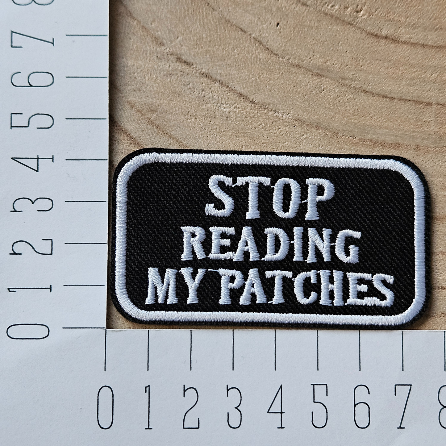 Strijk embleem - Iron on Patch - Stop reading my patches