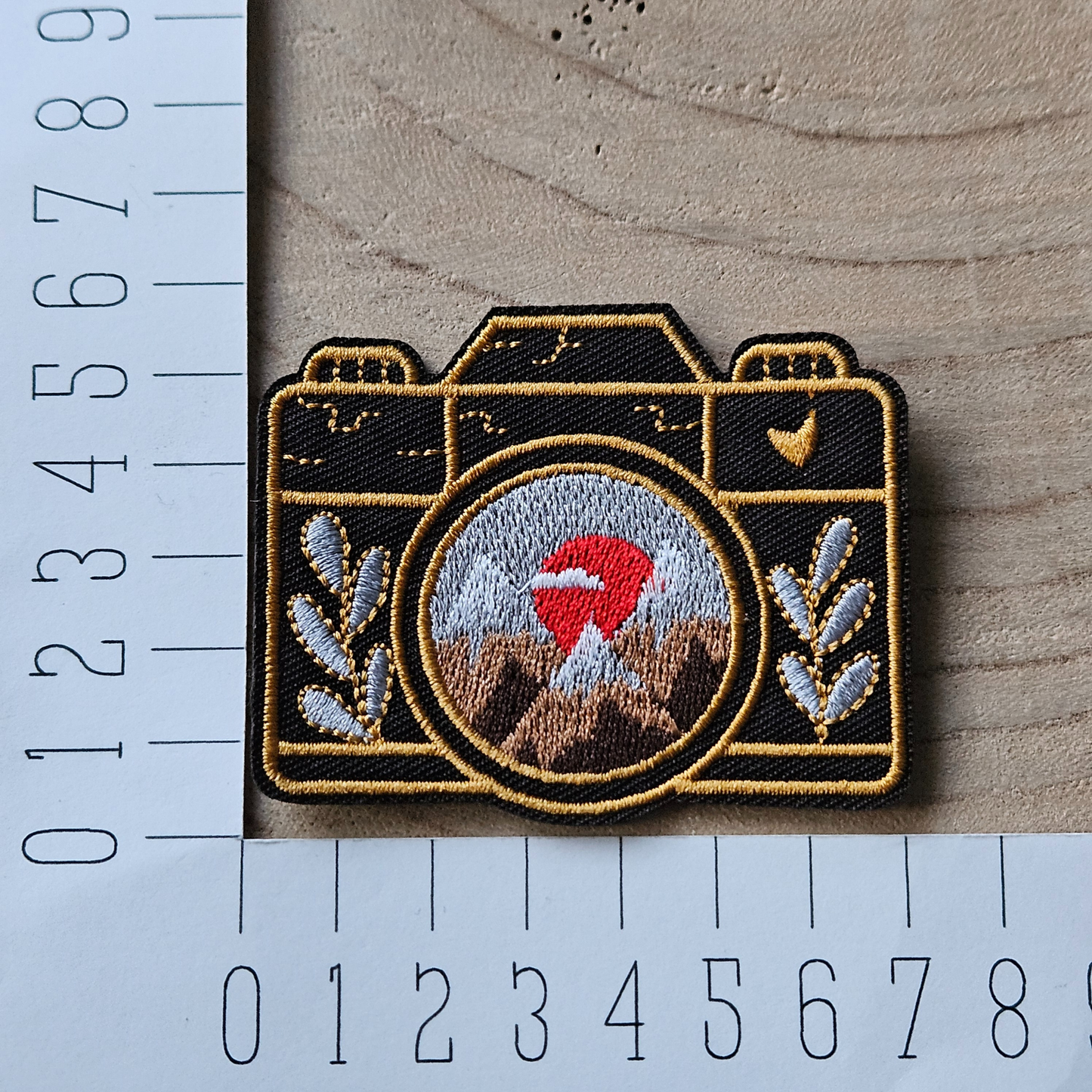 Strijk embleem - Iron on Patch - Camera zwart gebergte