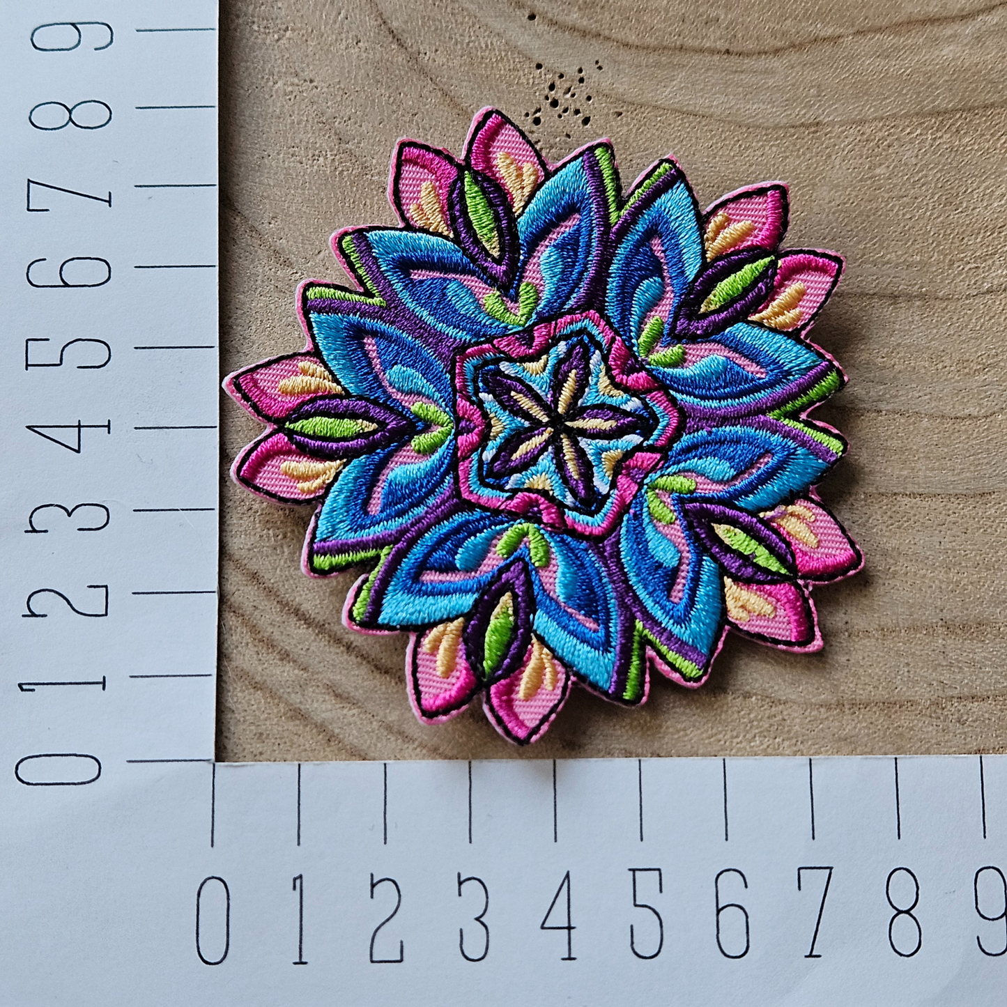 Strijk embleem - Iron on Patch - Kleurrijke bloem