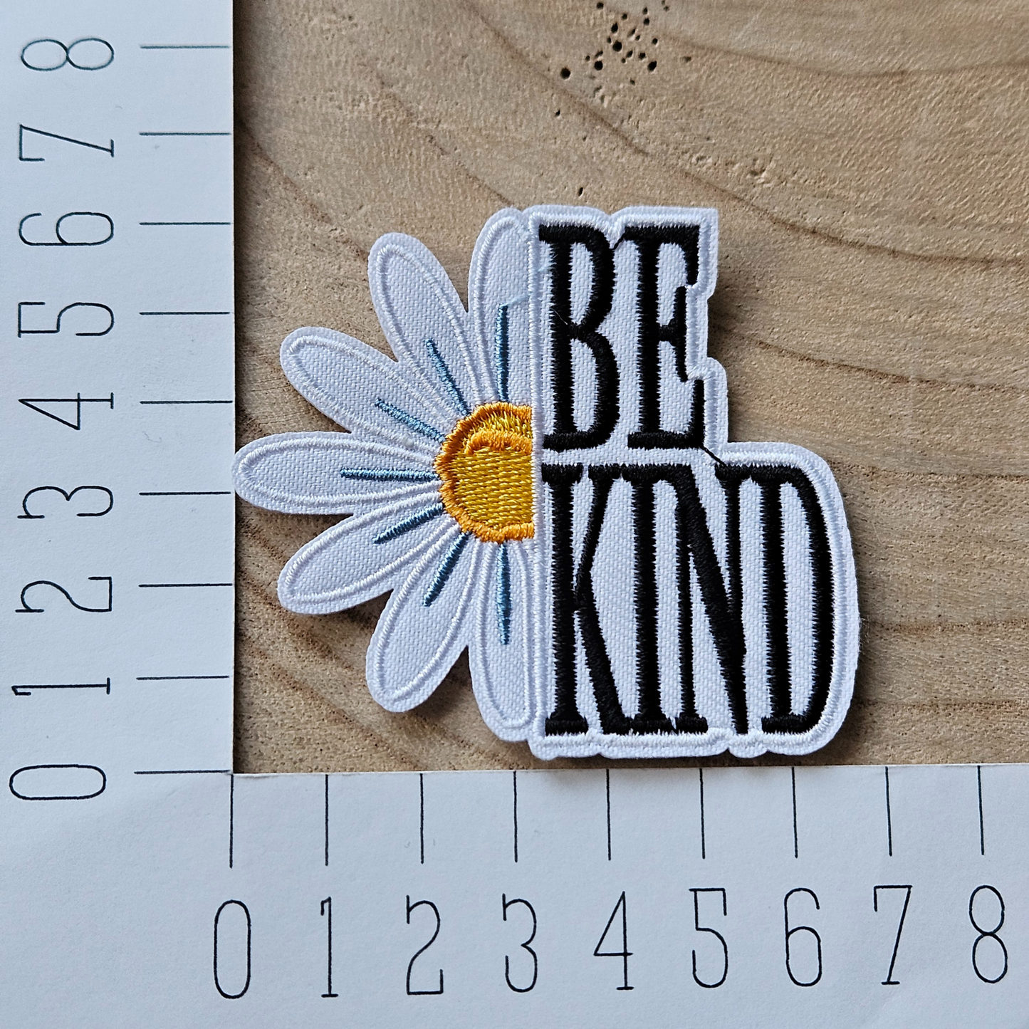 Strijk embleem - Iron on Patch - Be kind - Madelief