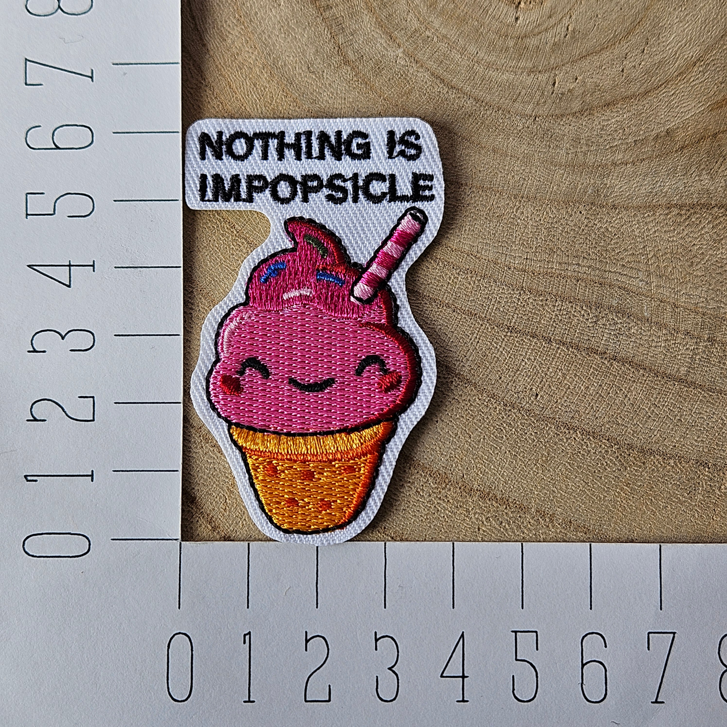 Strijk embleem - Iron on Patch - IJsje - Nothing is impopsicle