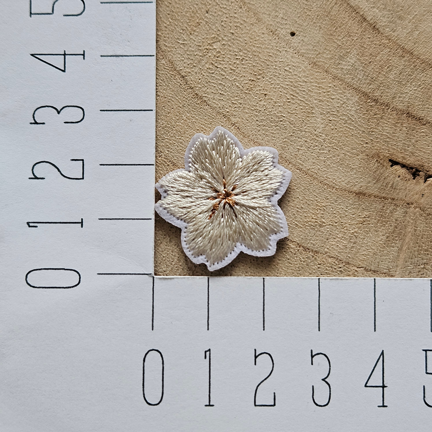 Strijk embleem - Iron on Patch - Witte bloem