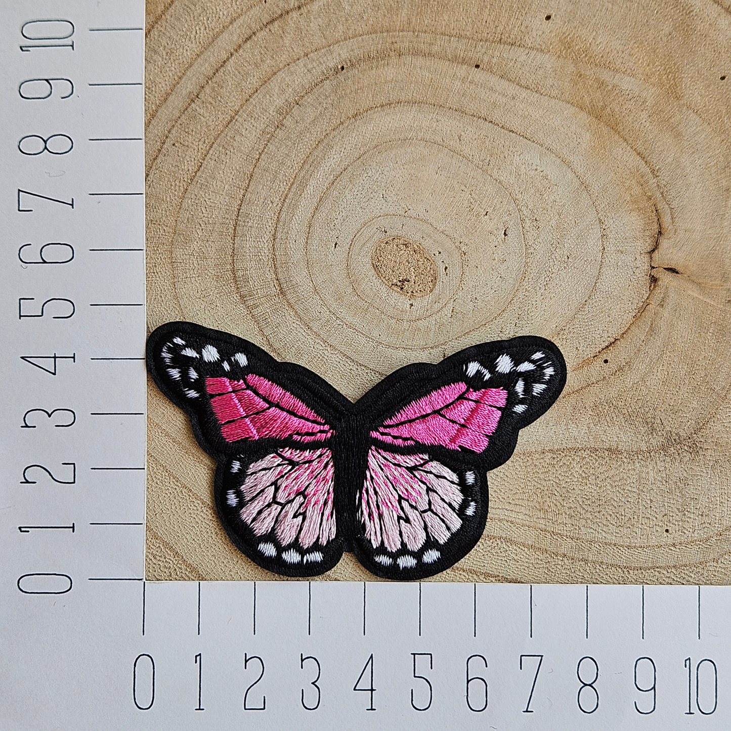 Strijk embleem - Iron on Patch - Vlinder licht roze