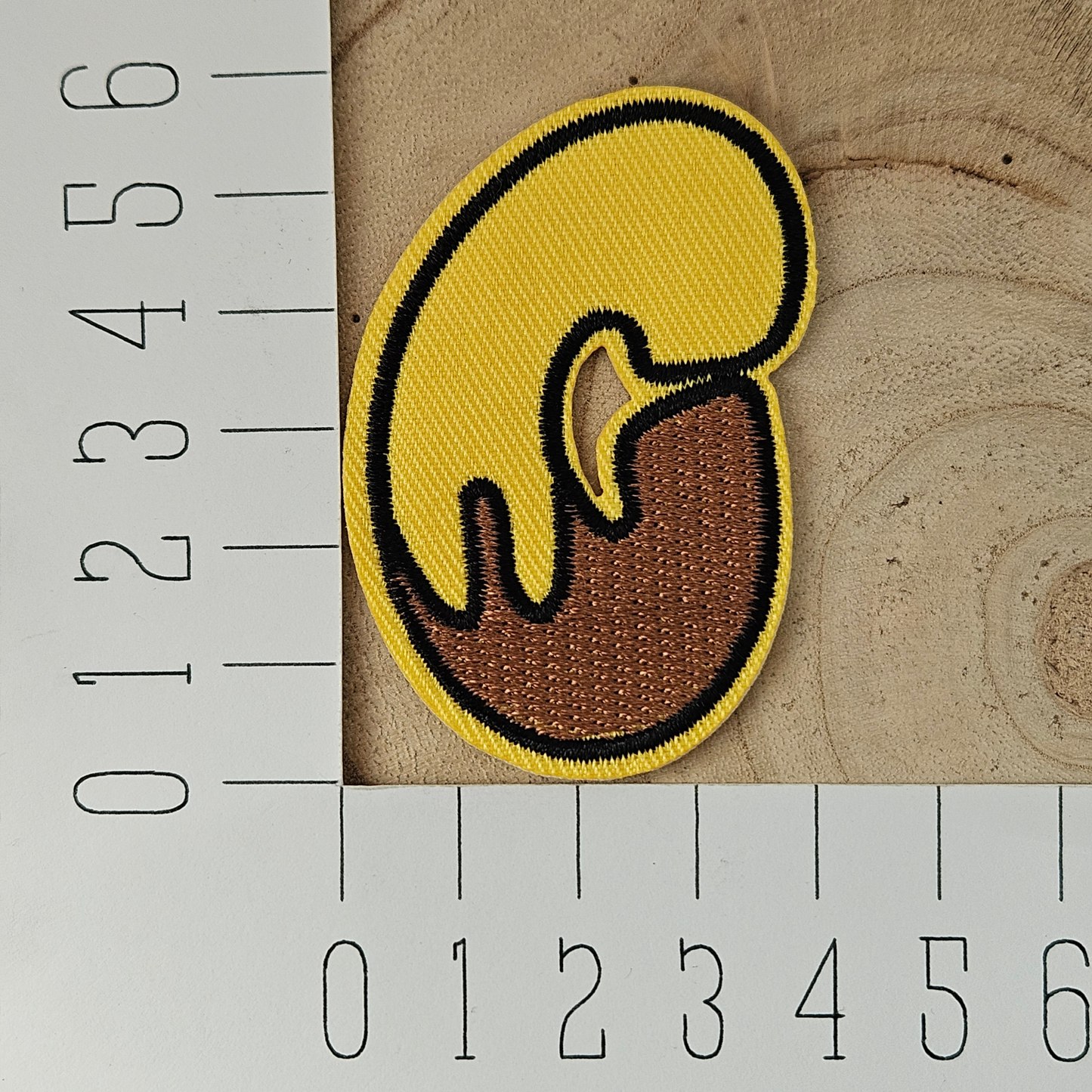Strijk embleem - Iron on Patch - Bij alfabet letter C