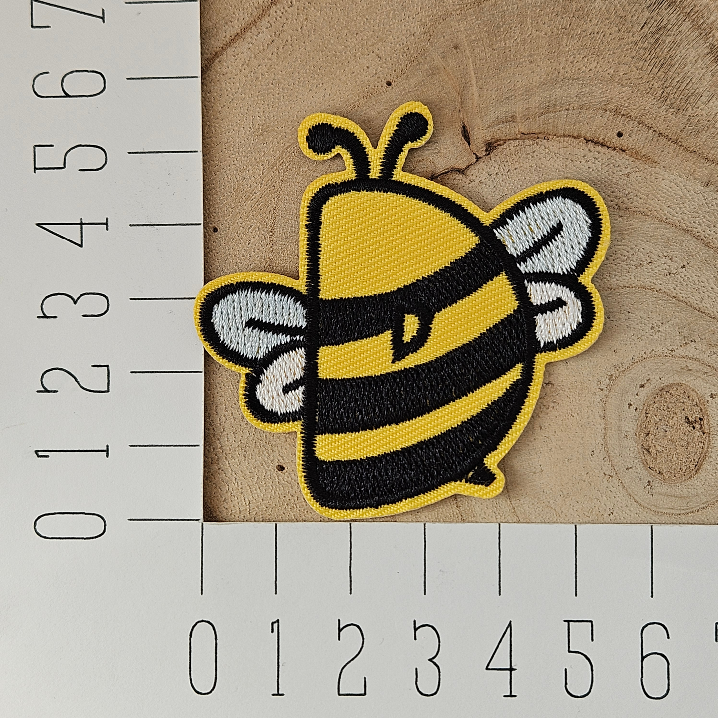 Strijk embleem - Iron on Patch - Bij alfabet letter D