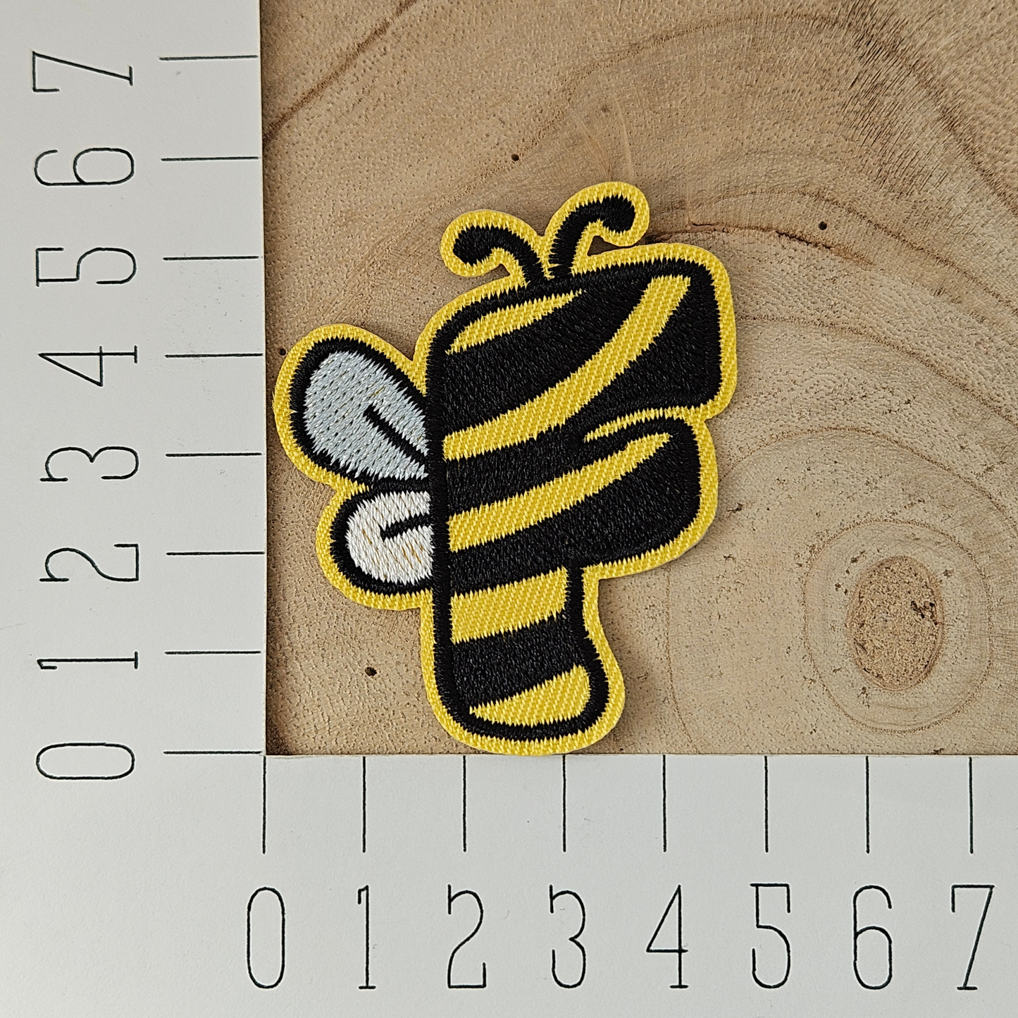 Strijk embleem - Iron on Patch - Bij alfabet letter F