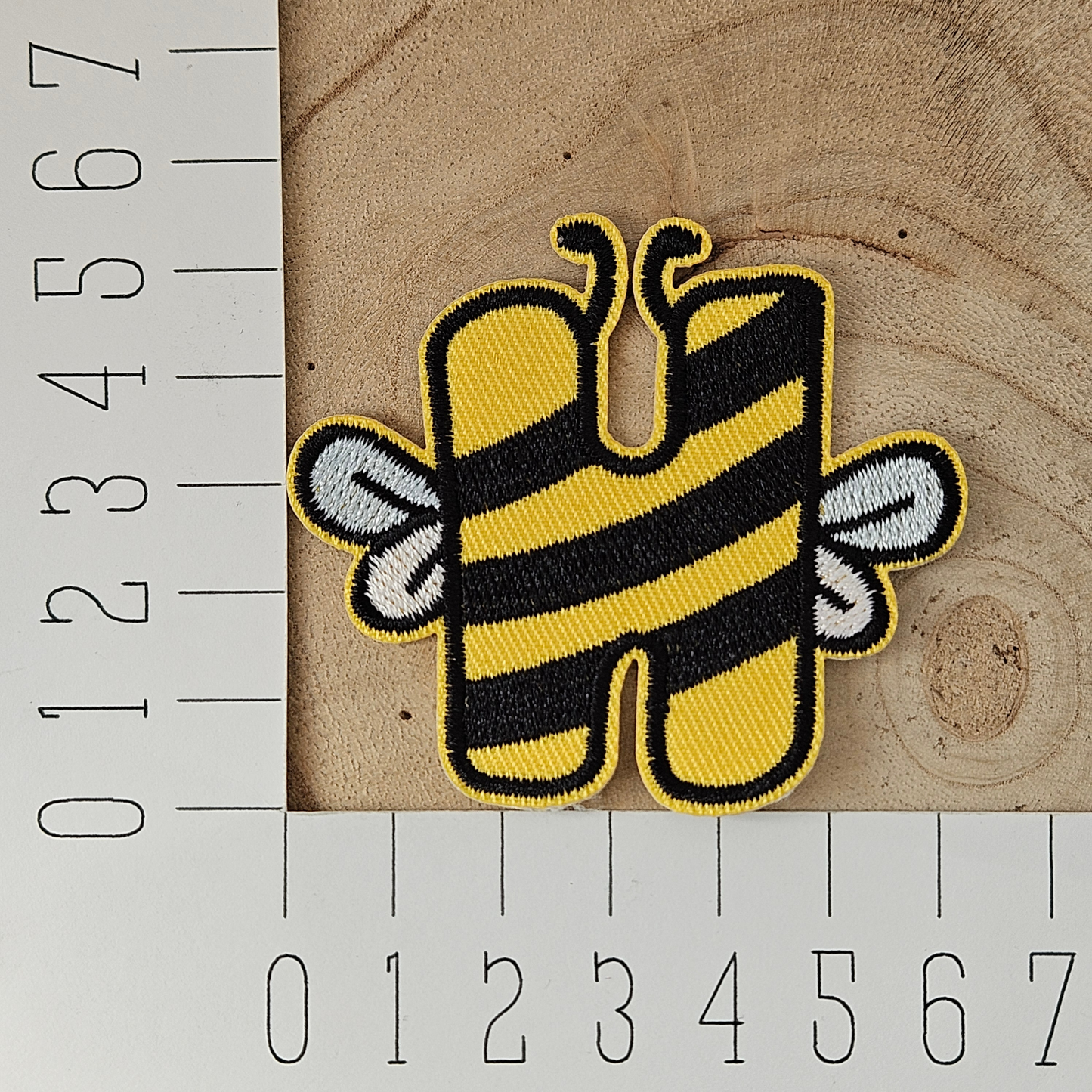 Strijk embleem - Iron on Patch - Bij alfabet letter H