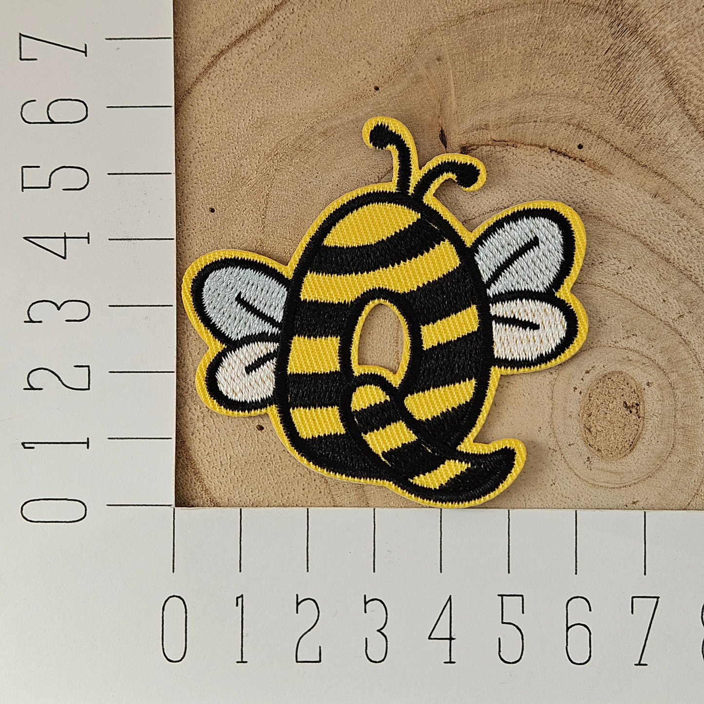 Strijk embleem - Iron on Patch - Bij alfabet letter Q