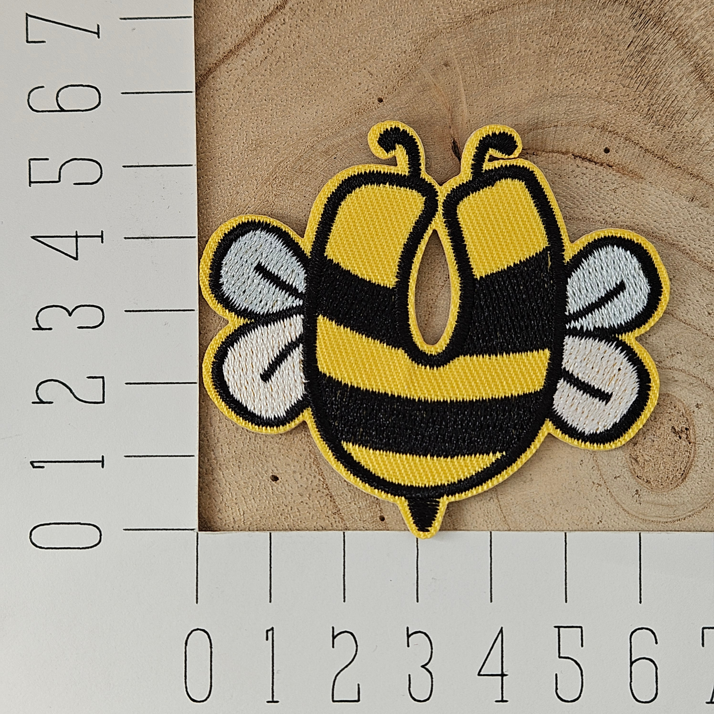 Strijk embleem - Iron on Patch - Bij alfabet letter U