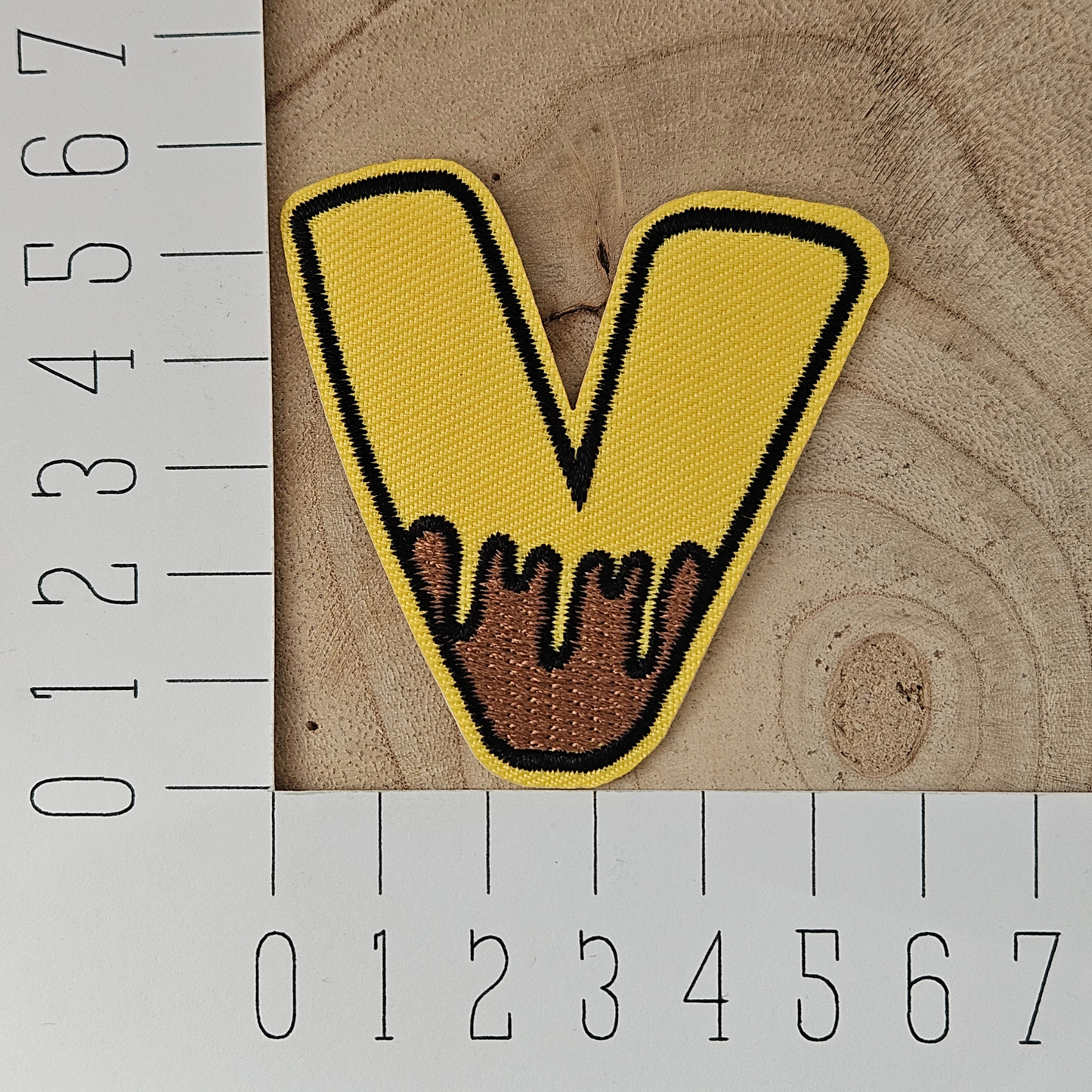 Strijk embleem - Iron on Patch - Bij alfabet letter V