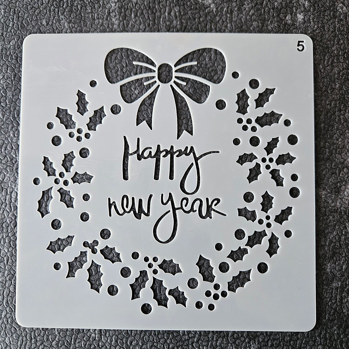 Hobby stencil Kerst - Krans happy new year - 13 x 13