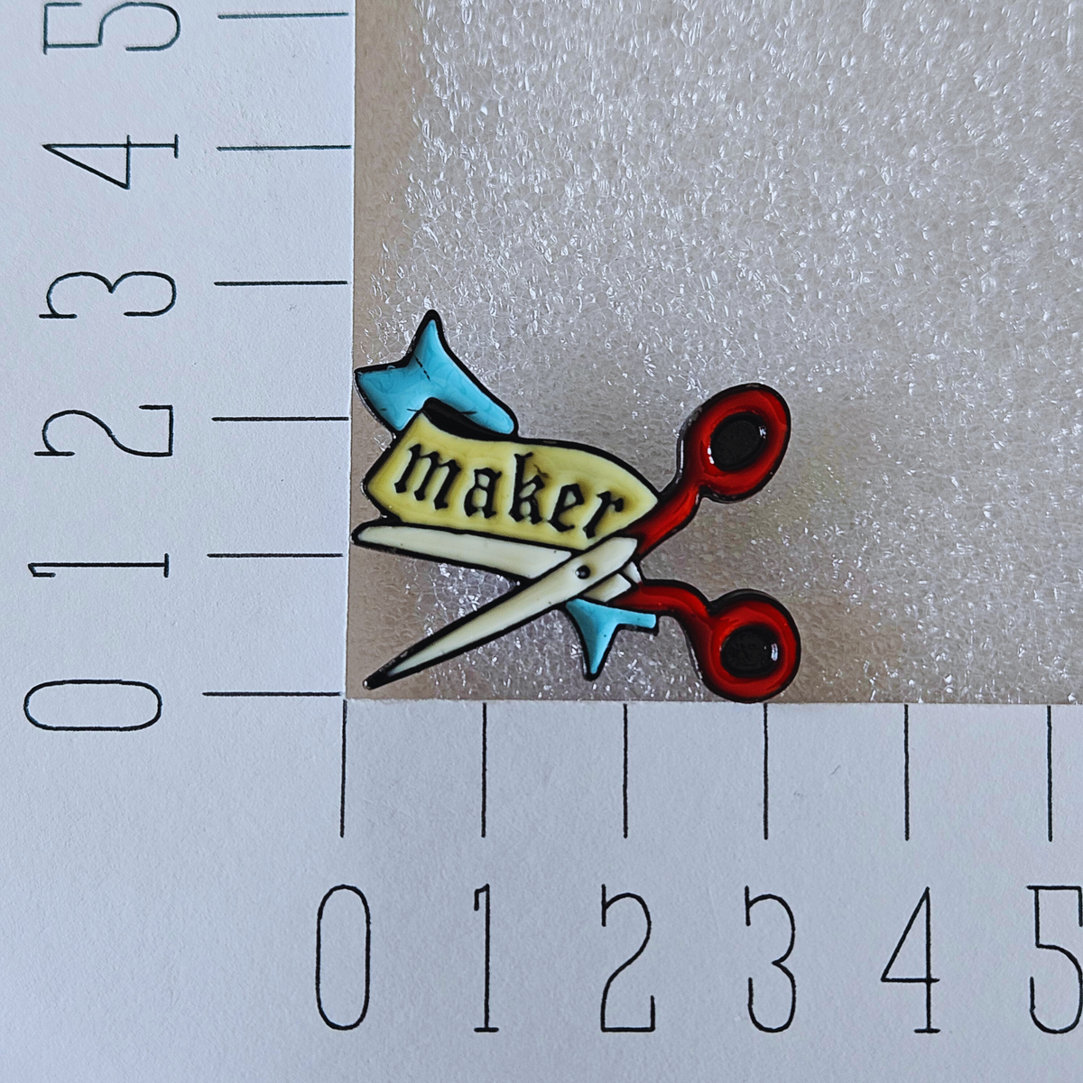 Enamel pin - Schaar - Maker