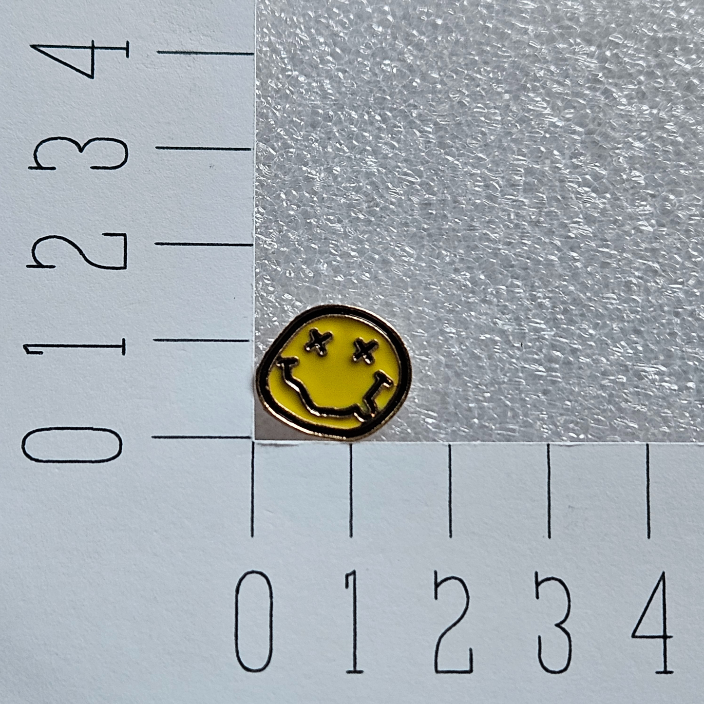 Enamel pin - Smiley