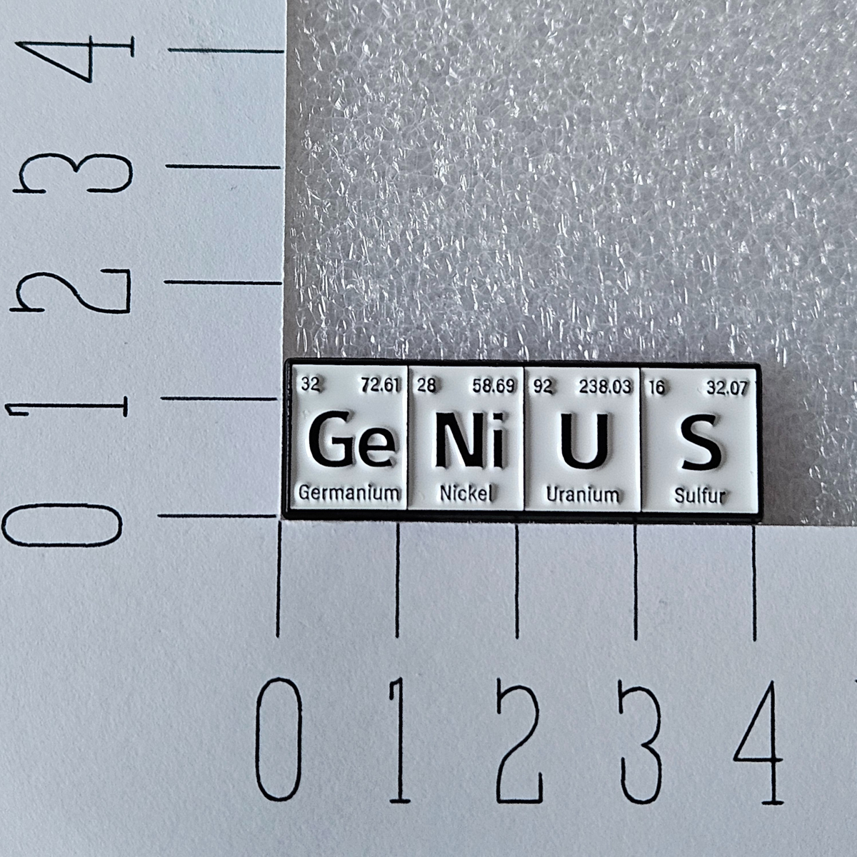 Enamel pin - Ge-ni-u-s Scheikunde