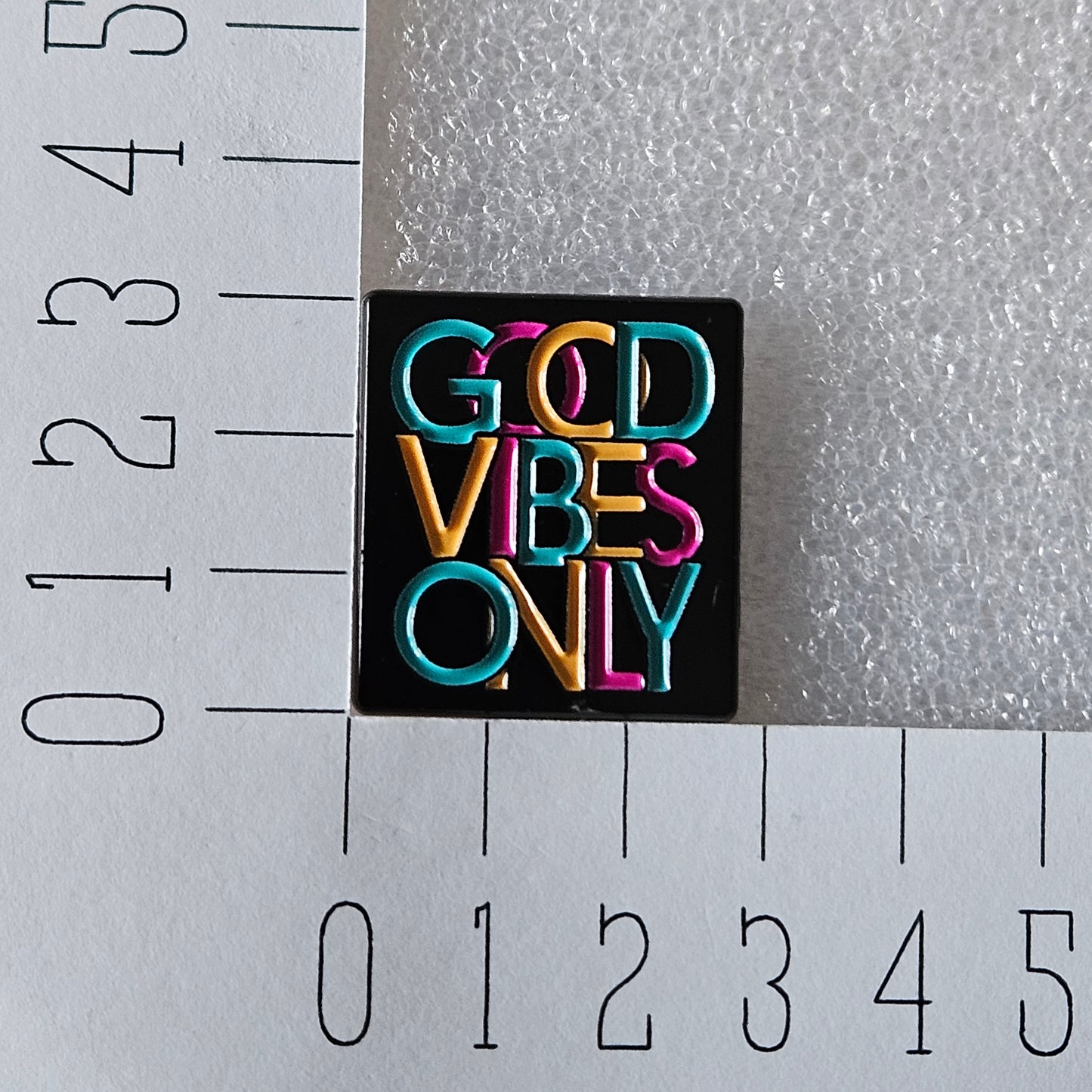 Enamel pin - Good vibes only