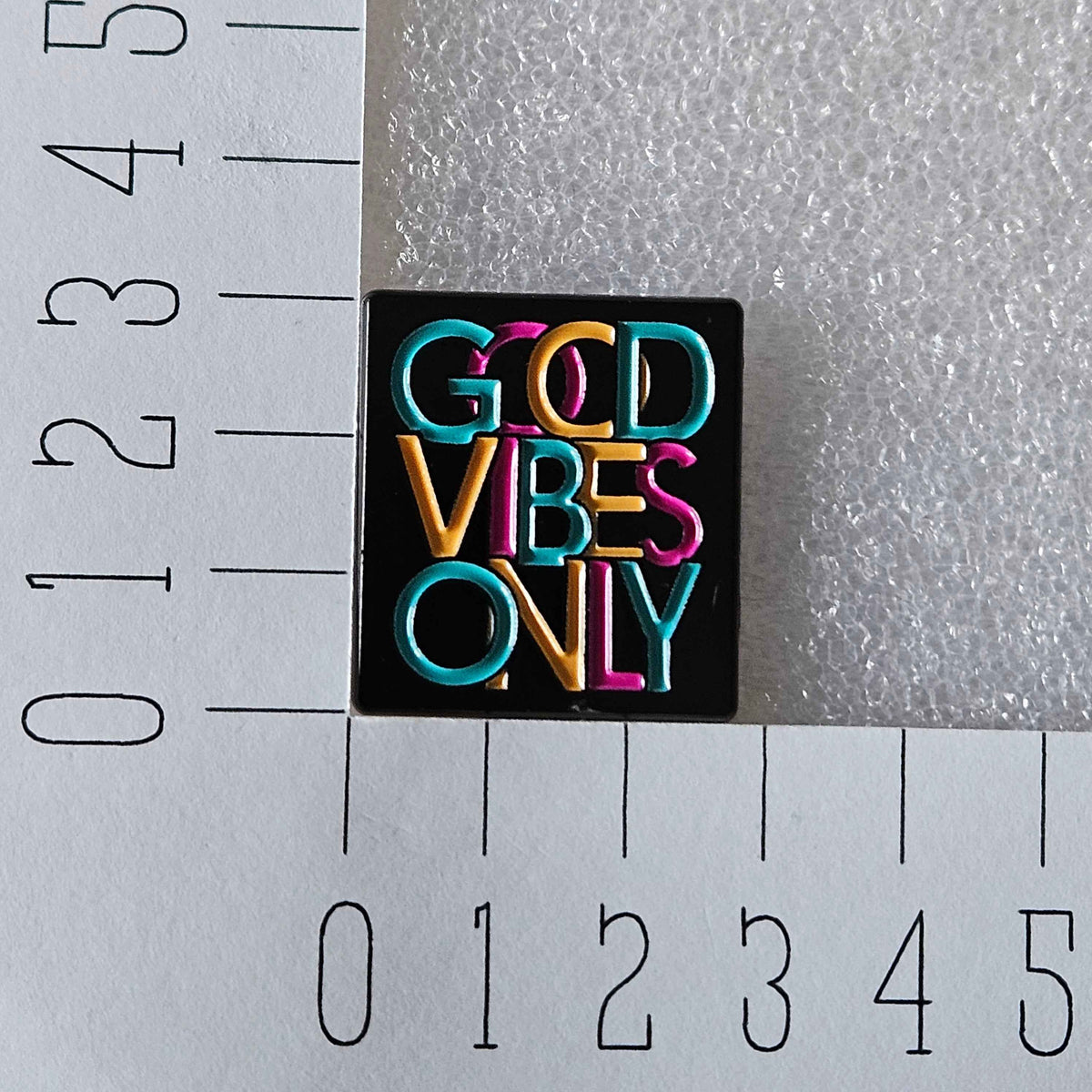 Enamel pin - Good vibes only