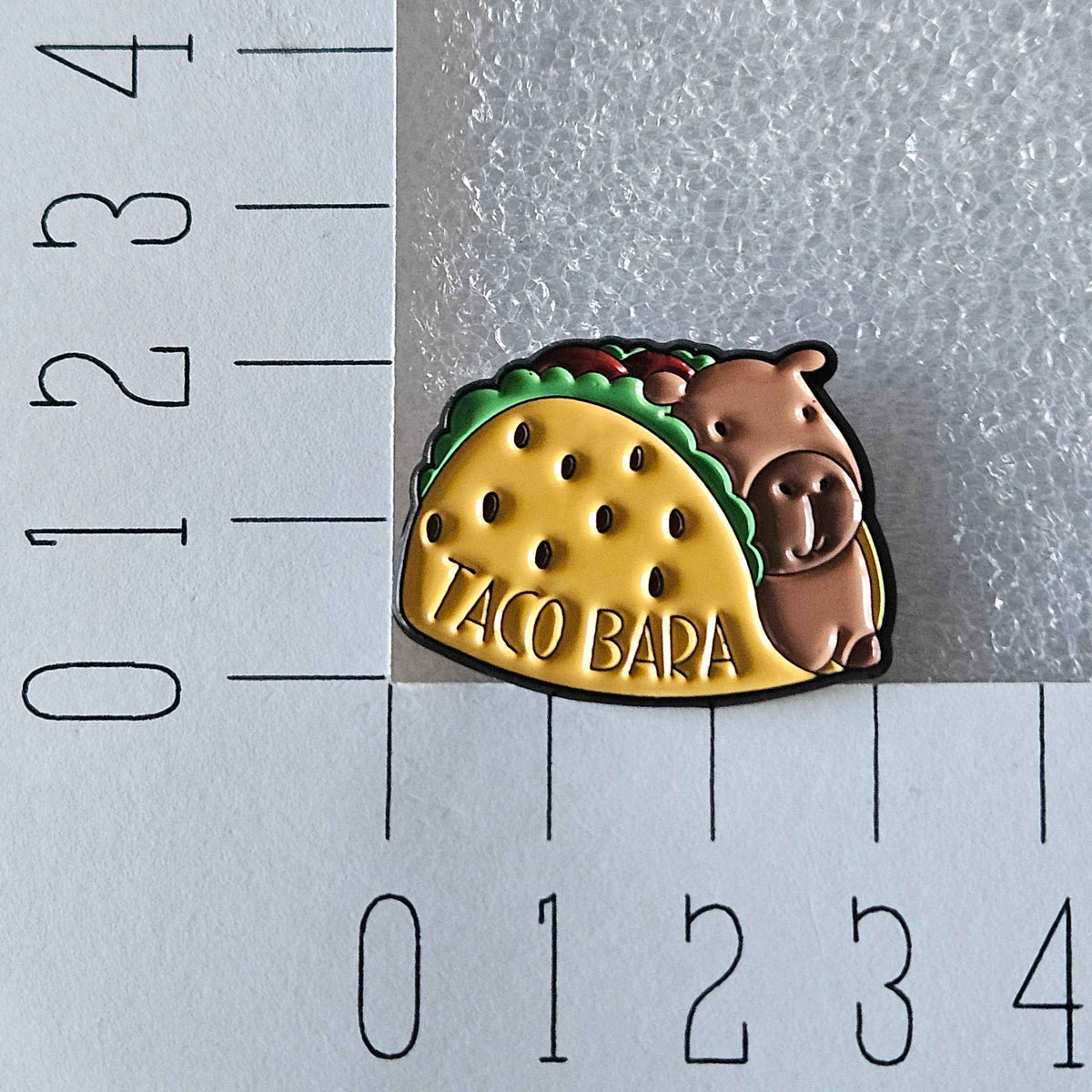 Enamel pin - Taco bara - capibara taco