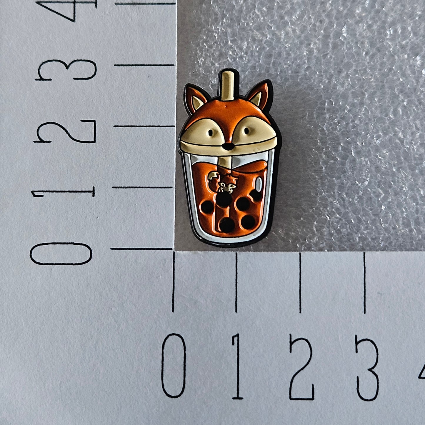 Enamel pin - Vossen drankje - Bubble tea