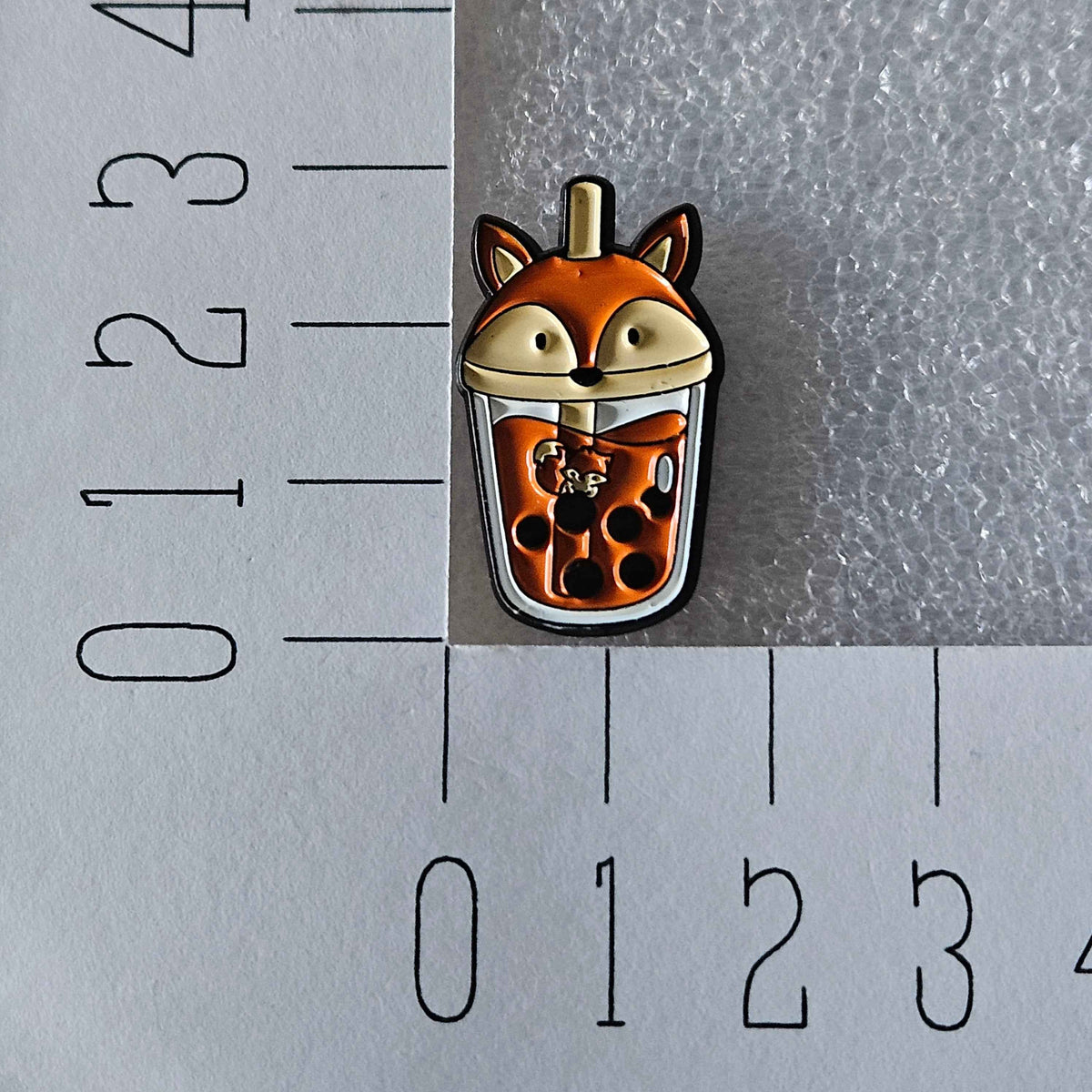 Enamel pin - Vossen drankje - Bubble tea
