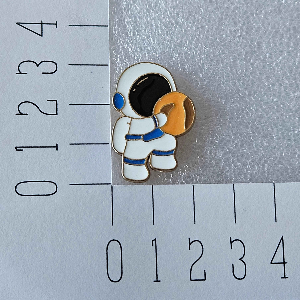 Enamel pin - Astronaut