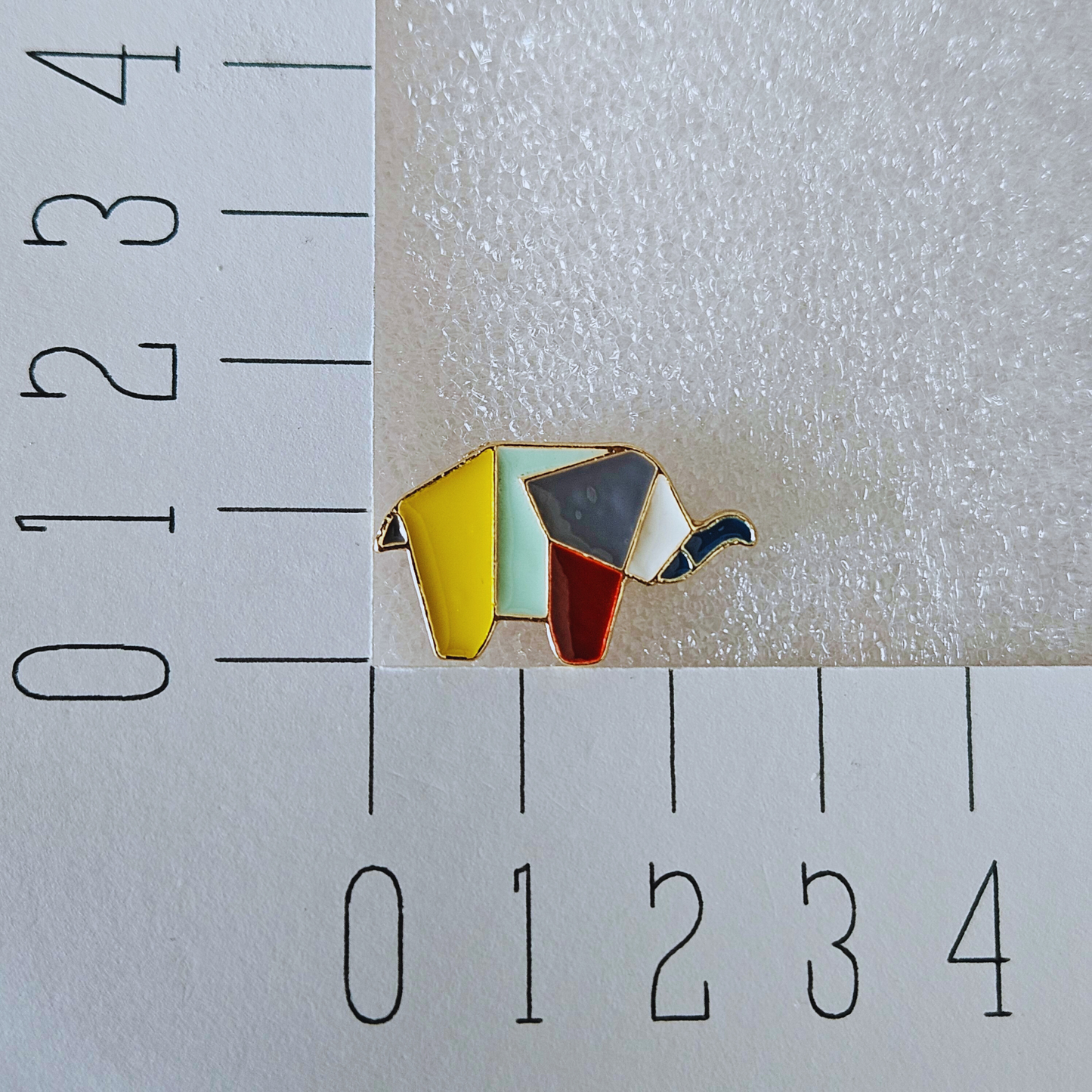 Enamel pin - Origami olifant