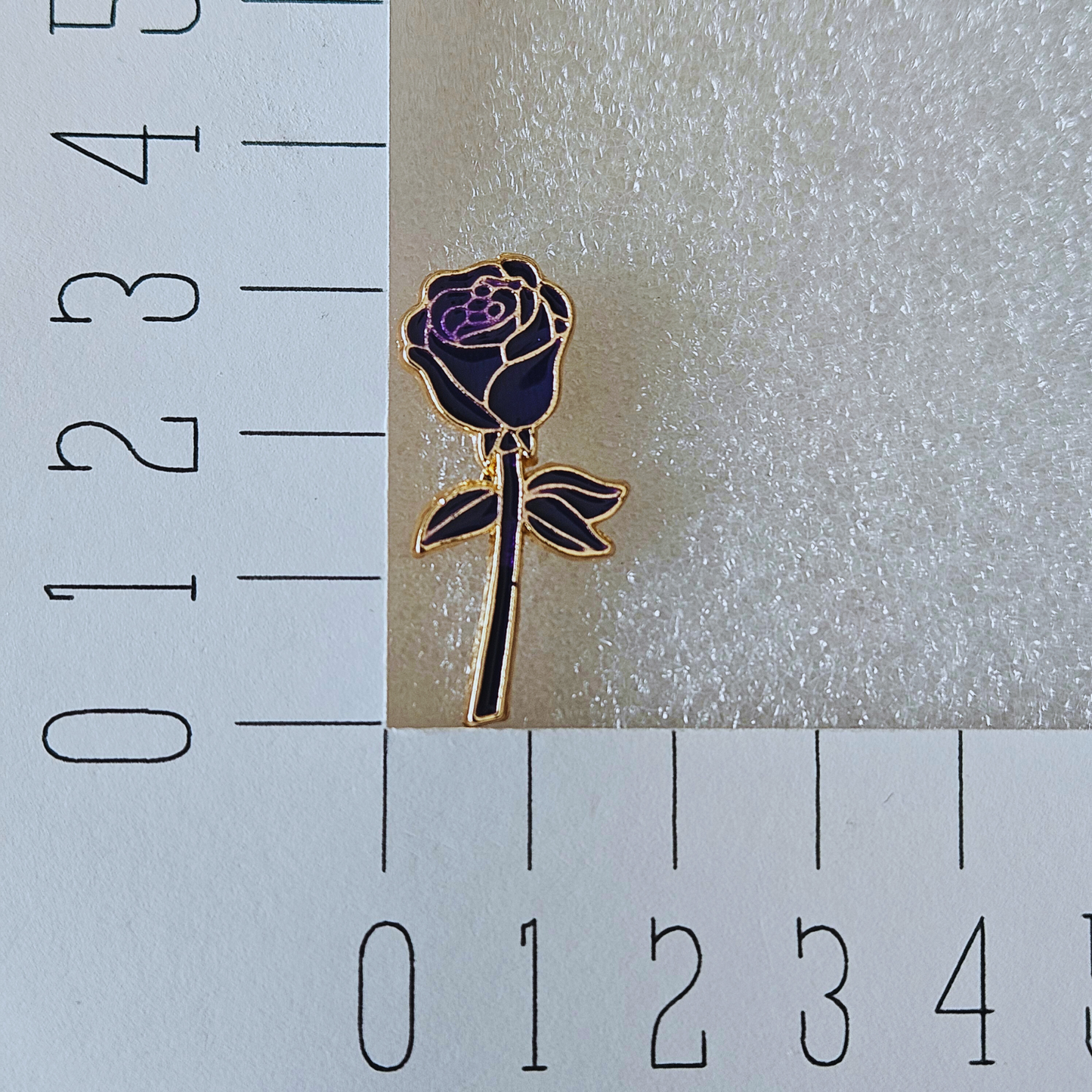 Enamel pin - Paarse roos